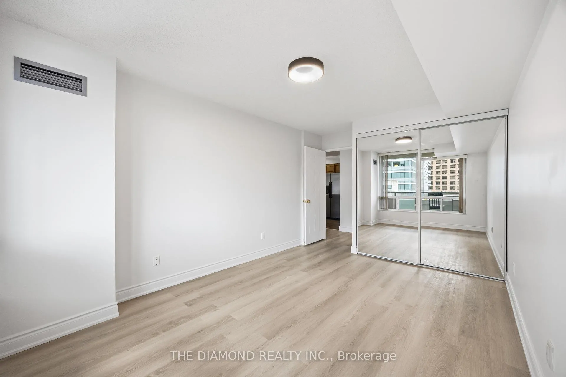Photo 24 of Unit 907, 750 Bay Street, Toronto, Bay Street Corridor — HOMEH