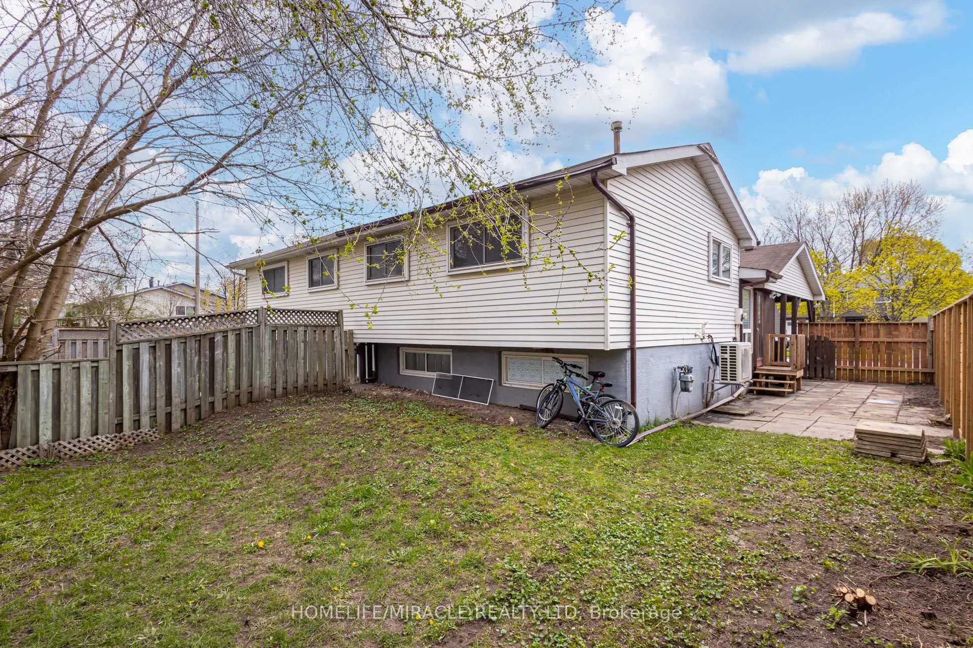 Photo 47 of 122 Ormond Drive, Oshawa, Samac — HOMEH