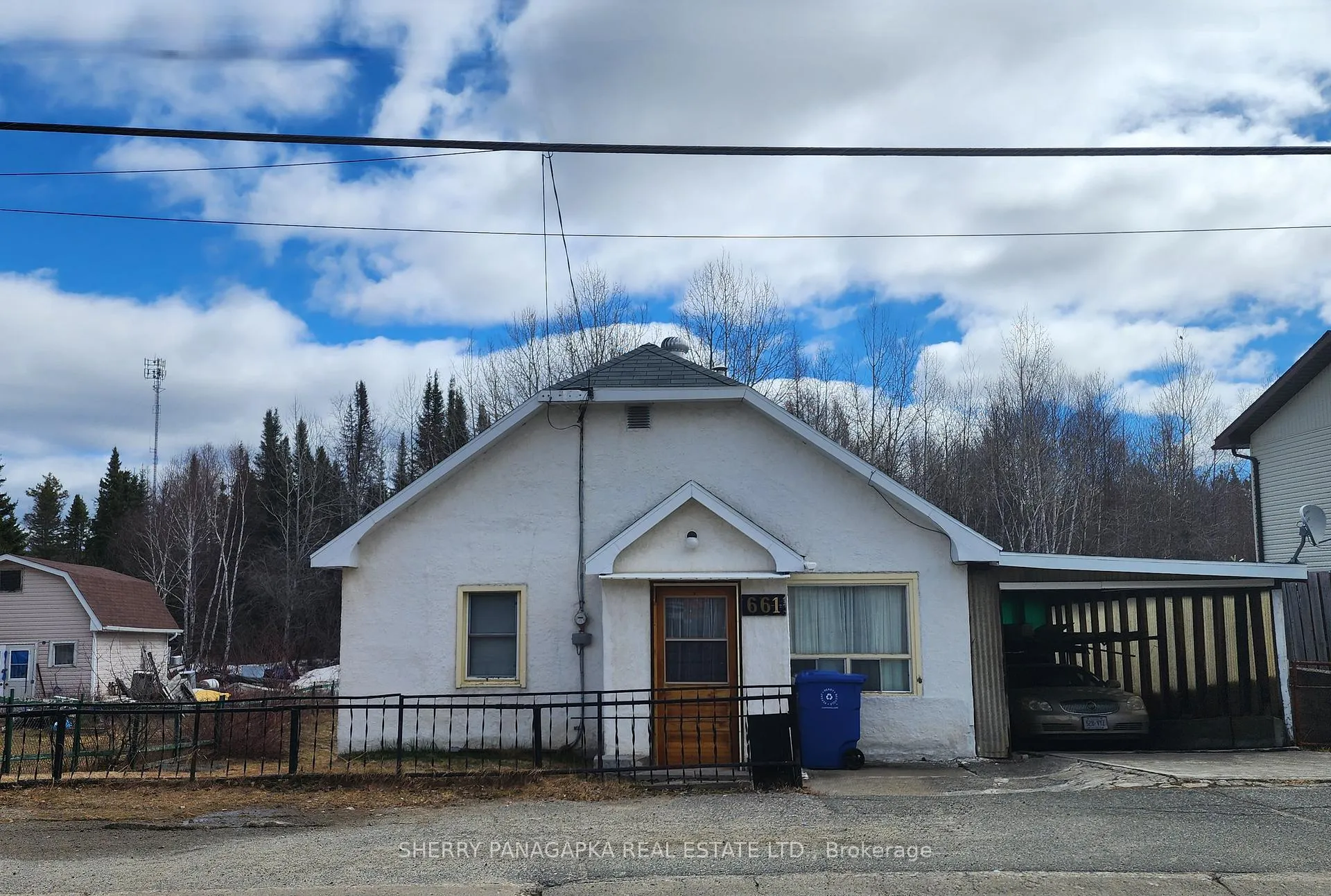 Front of 661 Government Road W