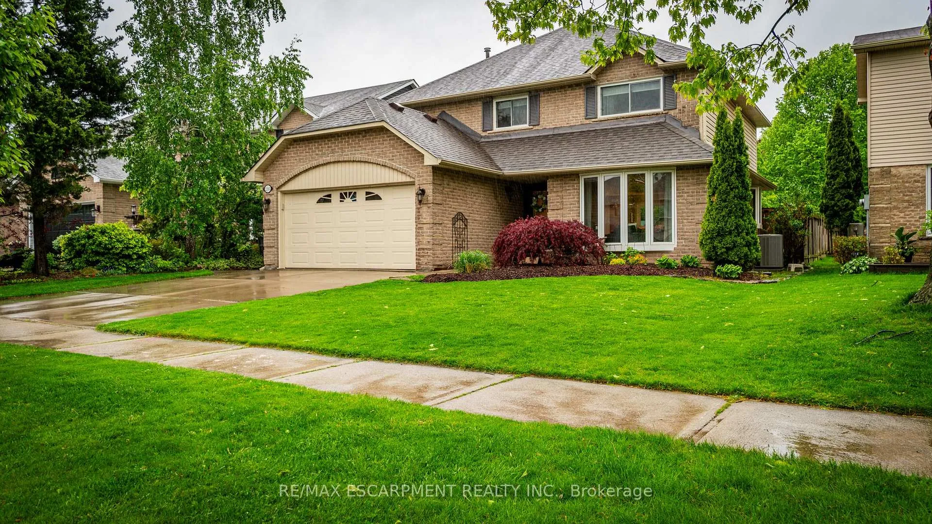 Photo 3 of 2393 Arnold Crescent, Burlington, Brant Hills — HOMEH
