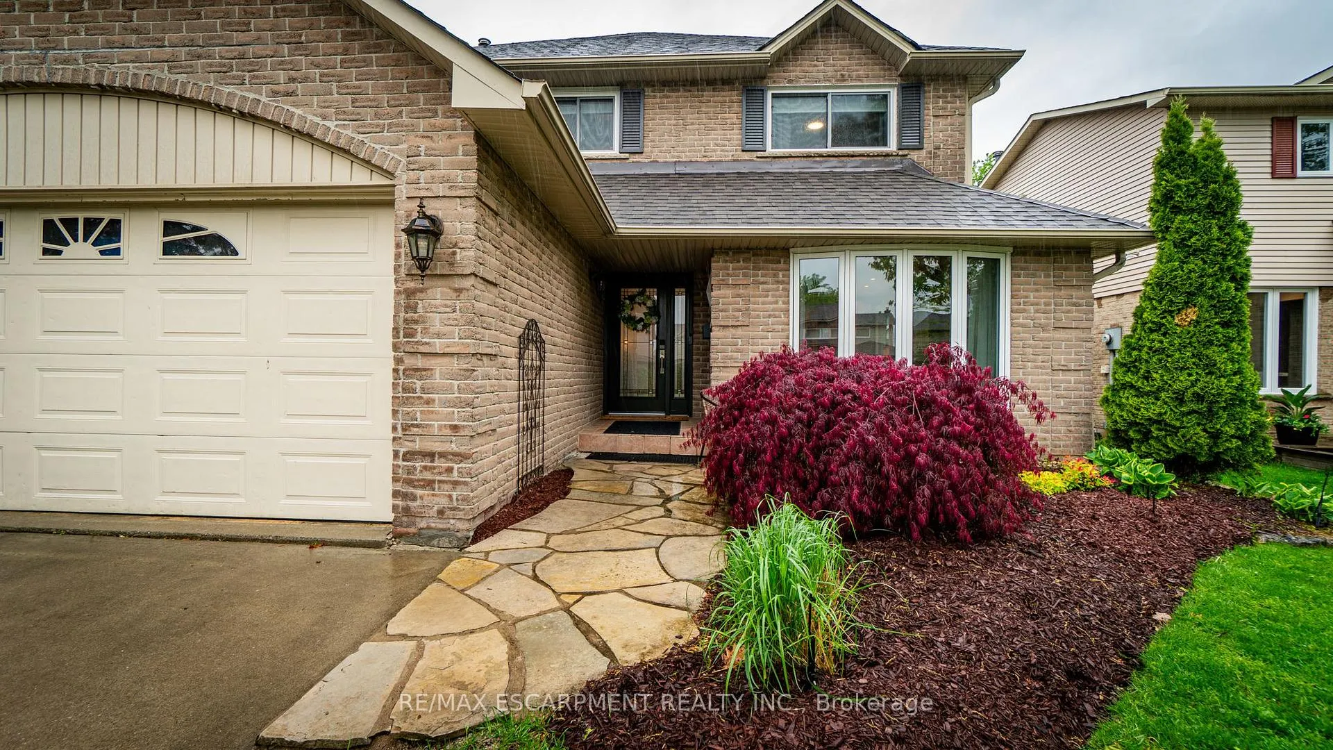 Photo 4 of 2393 Arnold Crescent, Burlington, Brant Hills — HOMEH