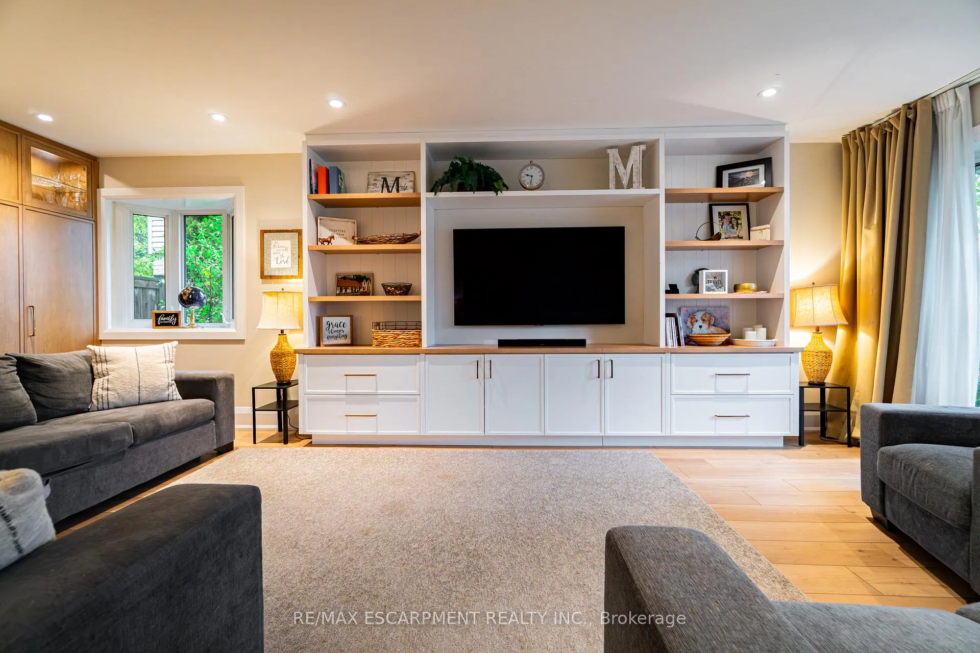 Photo 10 of 2393 Arnold Crescent, Burlington, Brant Hills — HOMEH