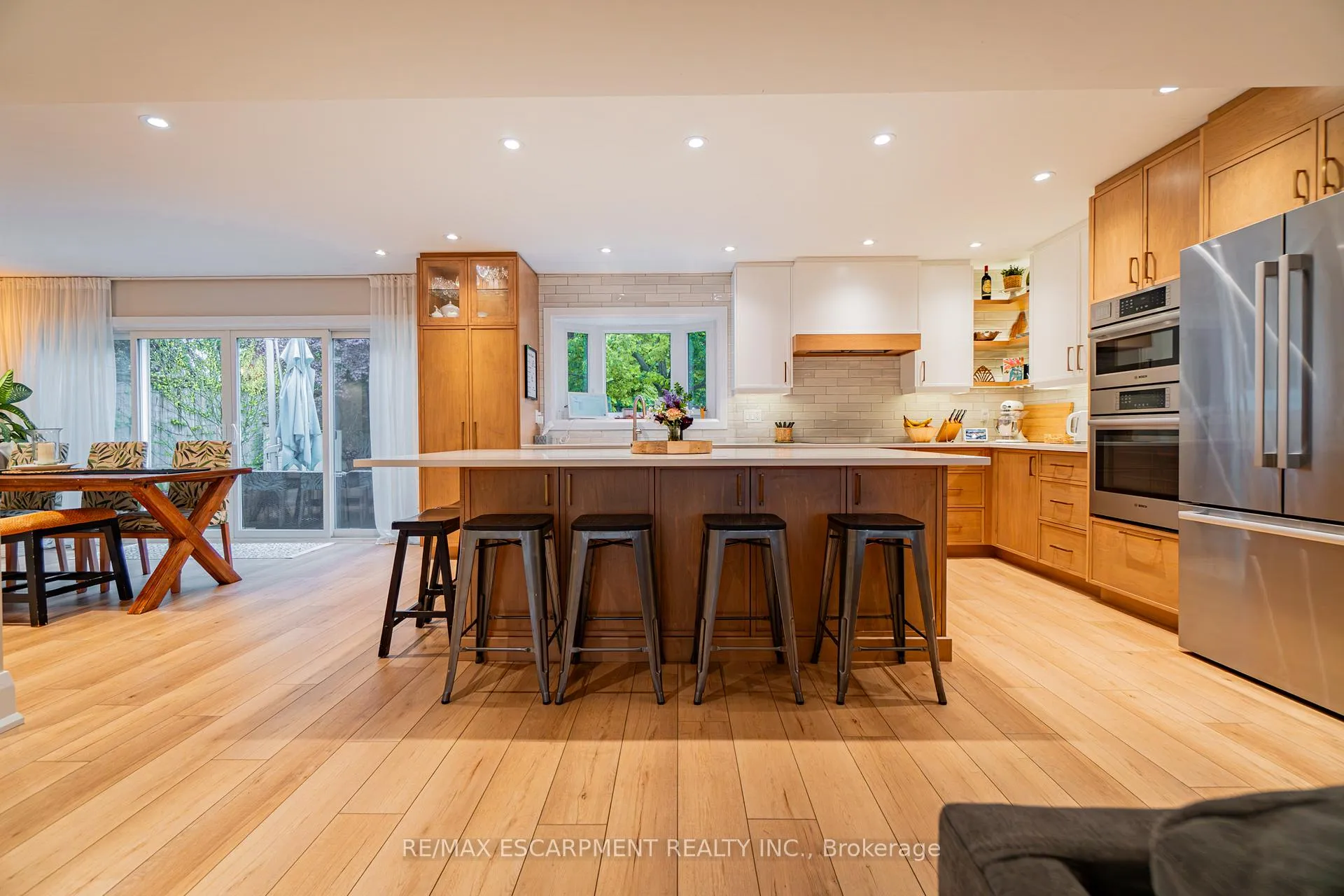 Photo 13 of 2393 Arnold Crescent, Burlington, Brant Hills — HOMEH
