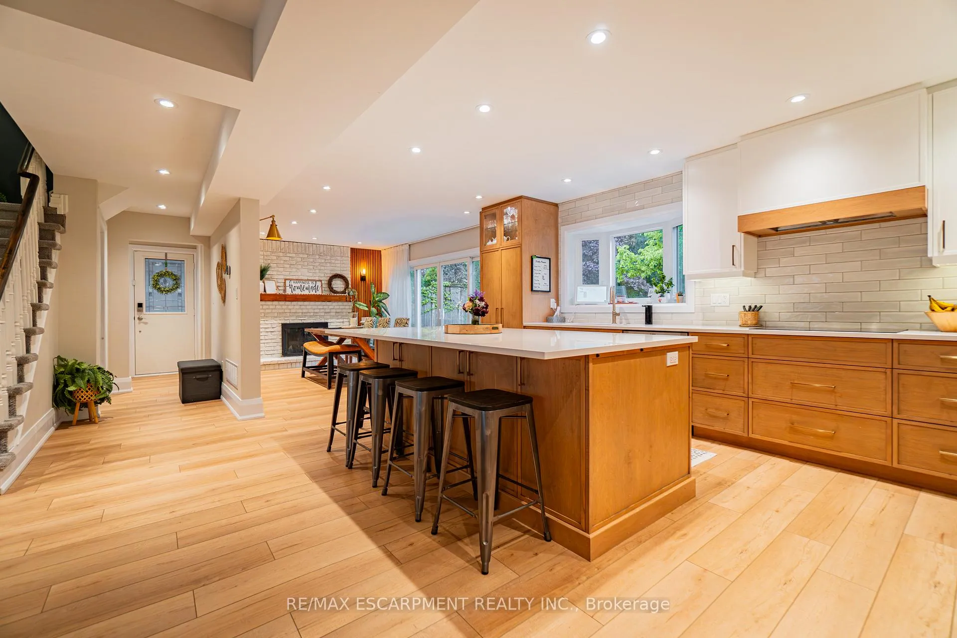Photo 14 of 2393 Arnold Crescent, Burlington, Brant Hills — HOMEH