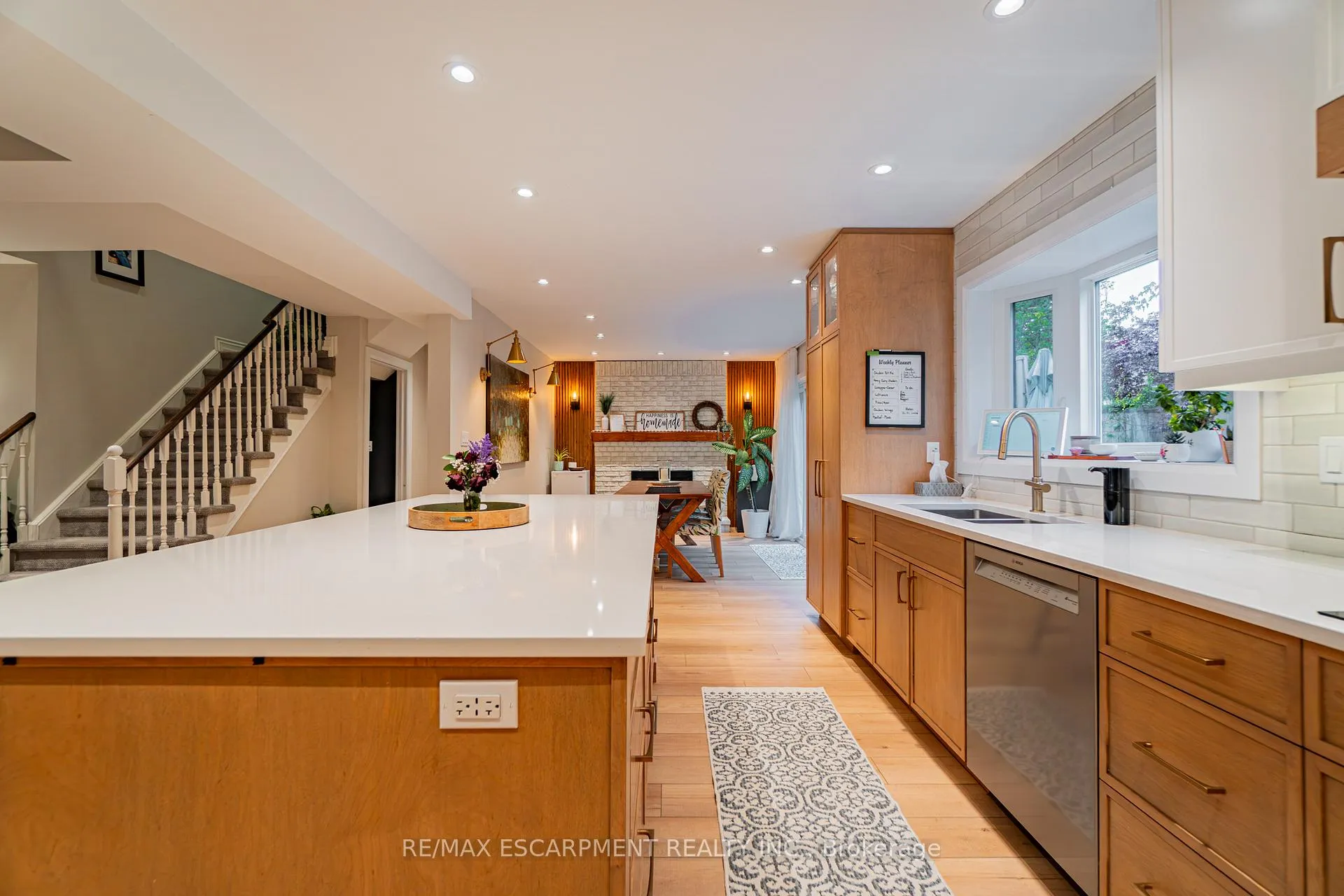 Photo 17 of 2393 Arnold Crescent, Burlington, Brant Hills — HOMEH