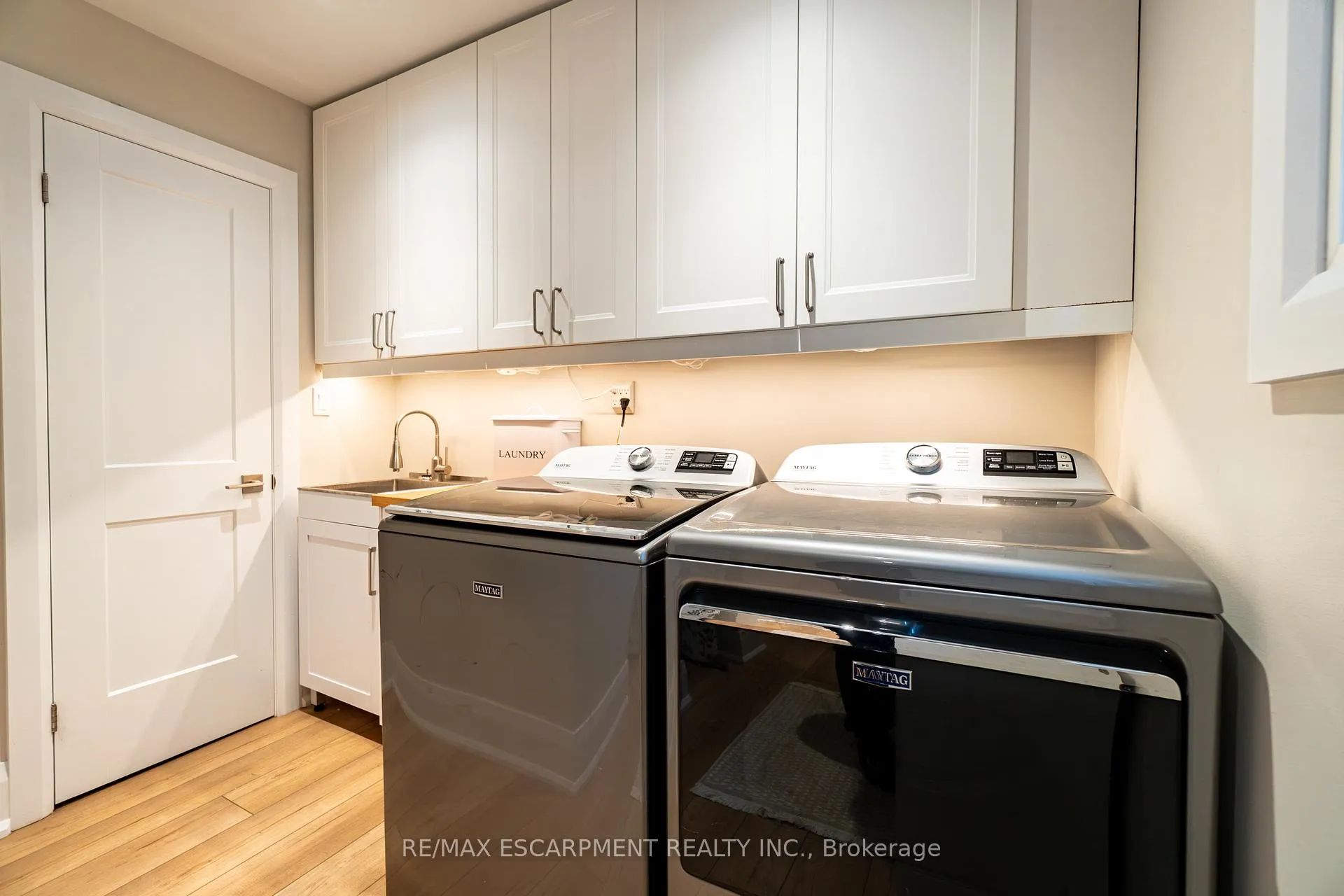 Photo 24 of 2393 Arnold Crescent, Burlington, Brant Hills — HOMEH