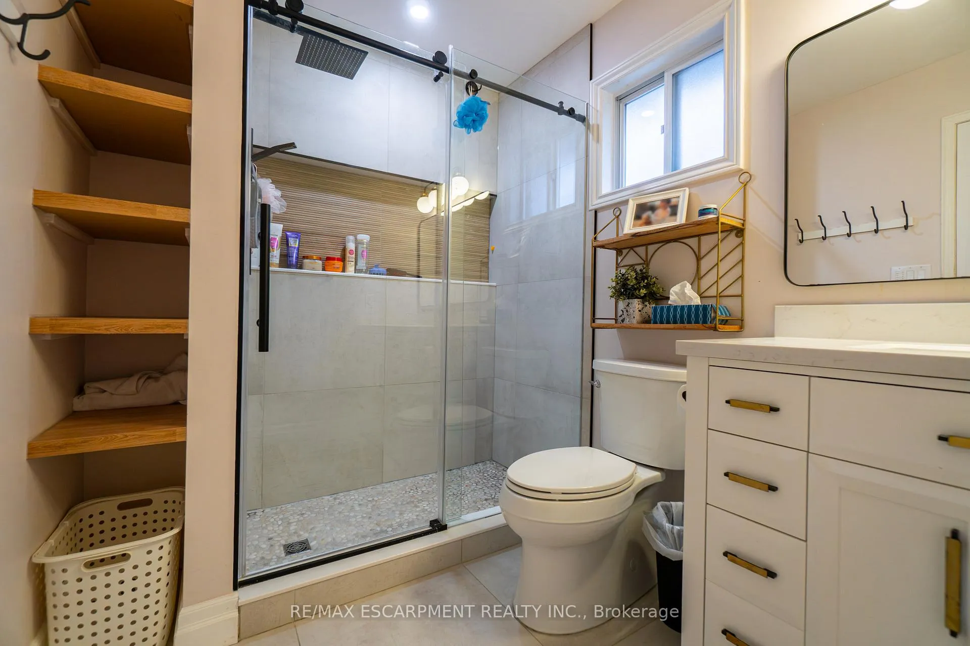 Photo 34 of 2393 Arnold Crescent, Burlington, Brant Hills — HOMEH