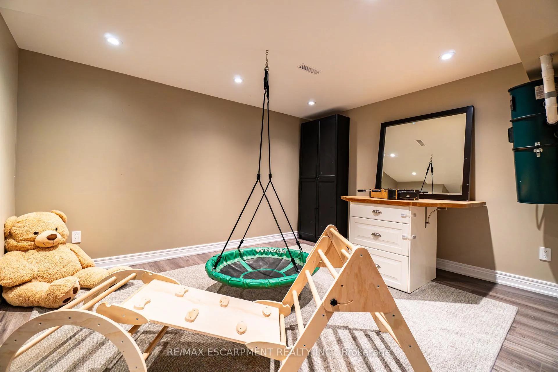 Photo 40 of 2393 Arnold Crescent, Burlington, Brant Hills — HOMEH