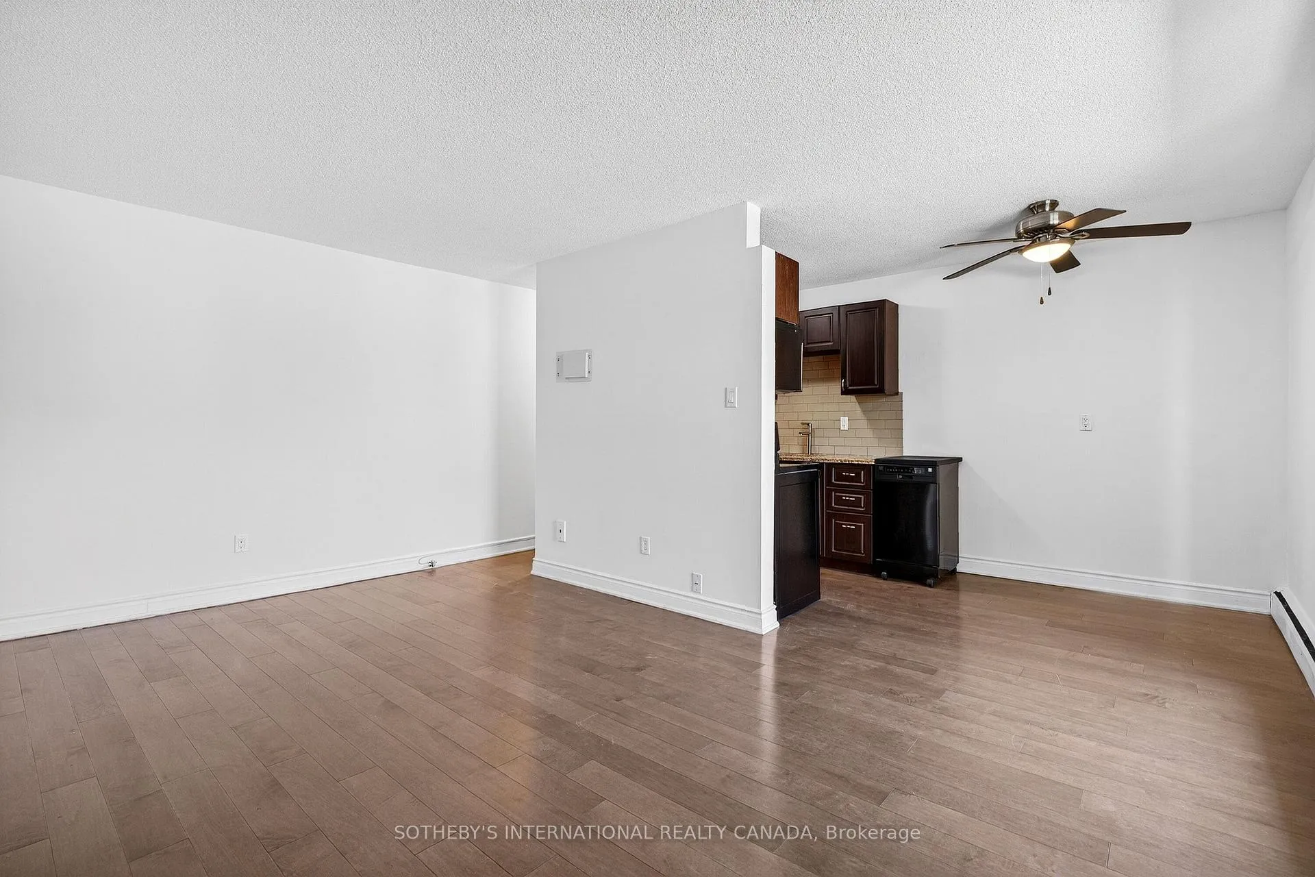 Photo 3 of Unit 103, 81 Charlton Avenue E, Hamilton, Corktown — HOMEH
