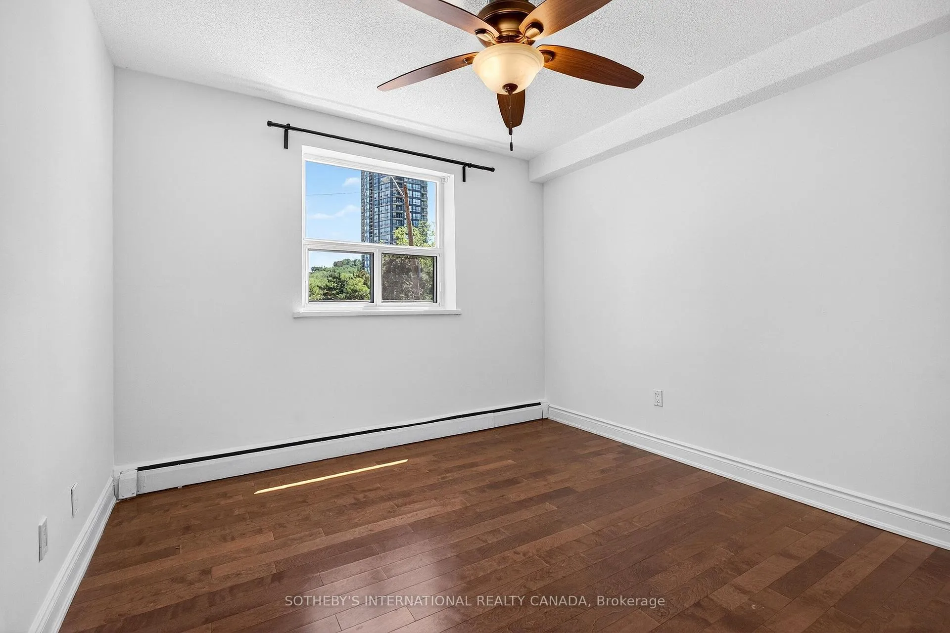 Photo 8 of Unit 103, 81 Charlton Avenue E, Hamilton, Corktown — HOMEH