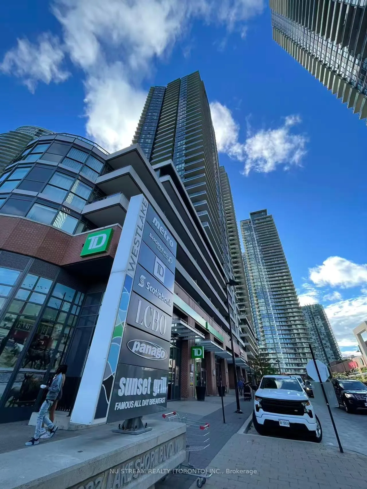 Front of Unit 805, 2212 Lakeshore Boulevard W