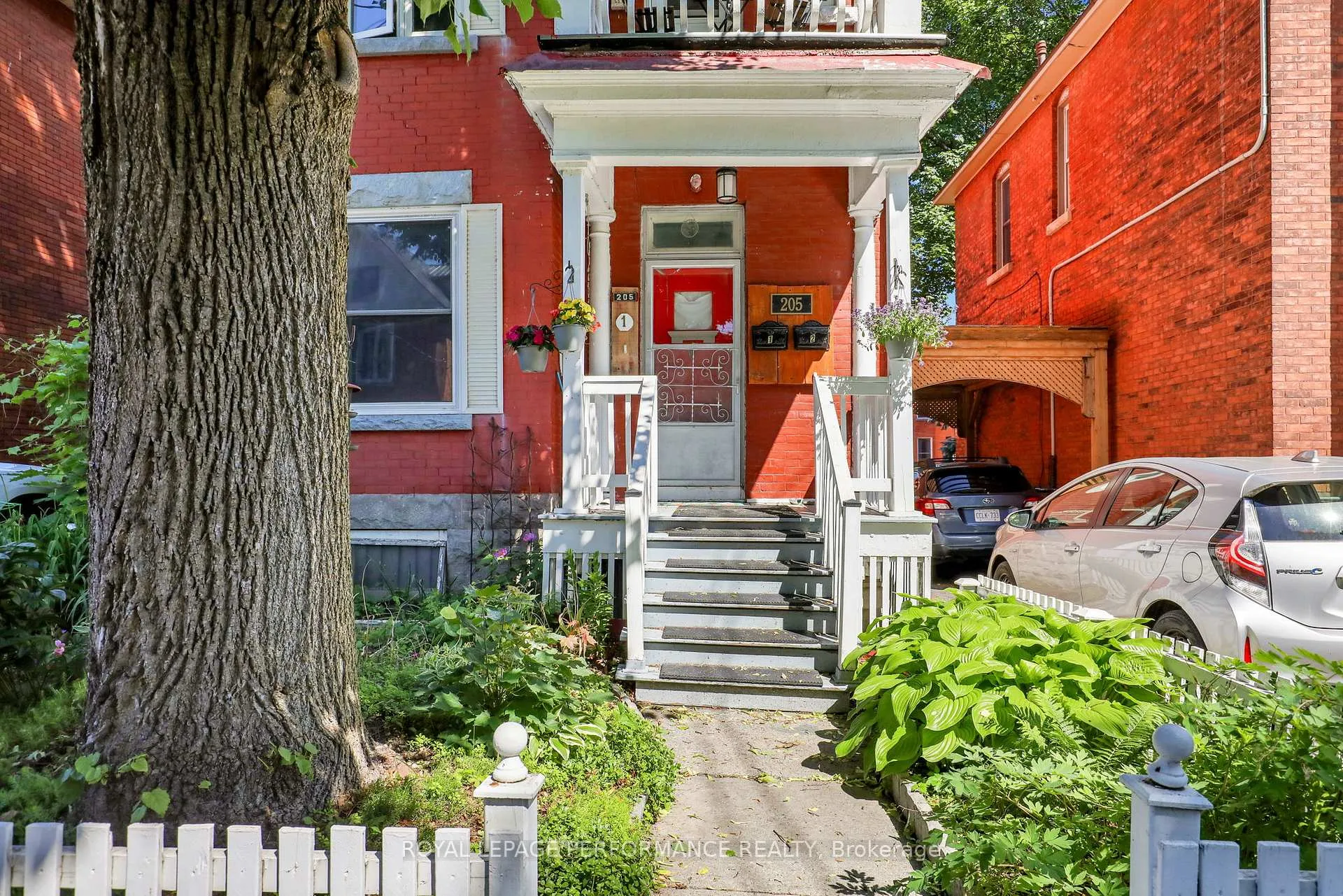 Photo 2 of Unit 2, 205 Flora Street, Ottawa, Ottawa Centre — HOMEH