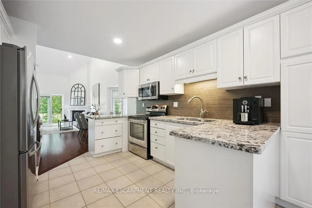 Photo 4 of Unit 5, 3243 New Street, Burlington, Roseland — HOMEH