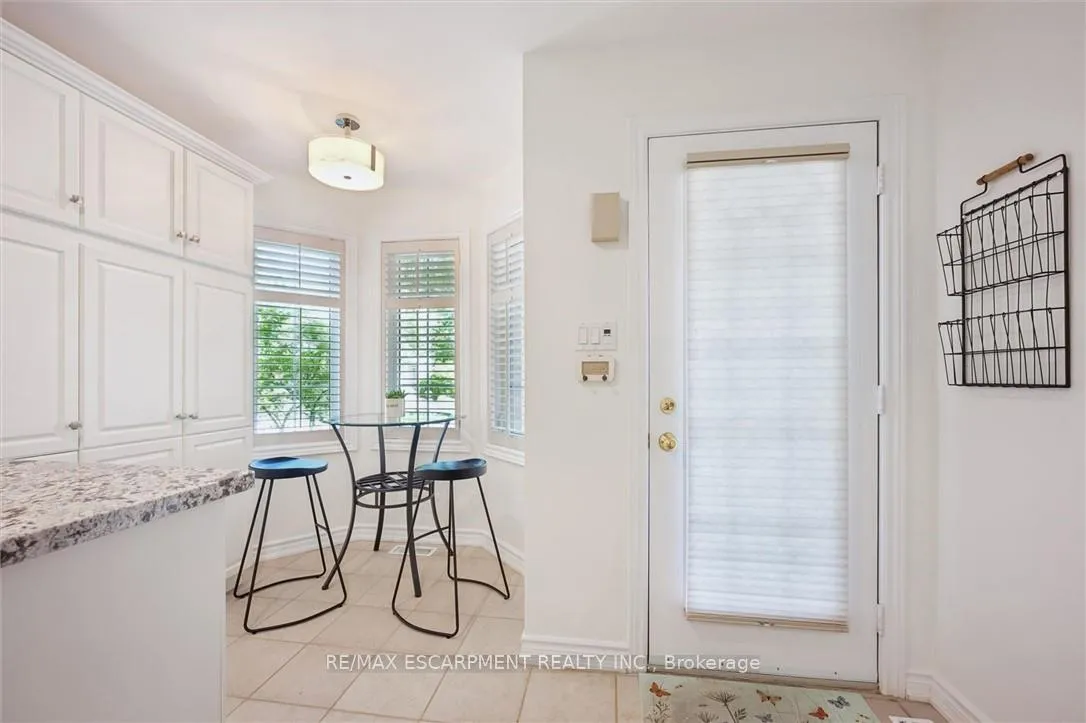 Photo 5 of Unit 5, 3243 New Street, Burlington, Roseland — HOMEH