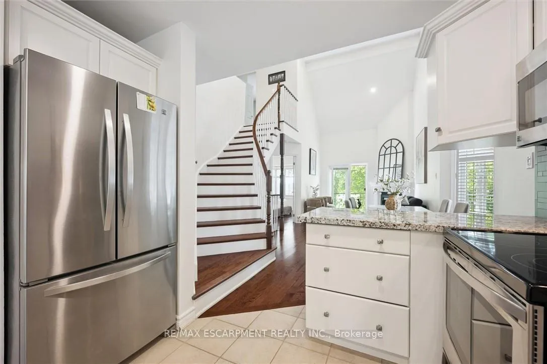 Photo 7 of Unit 5, 3243 New Street, Burlington, Roseland — HOMEH