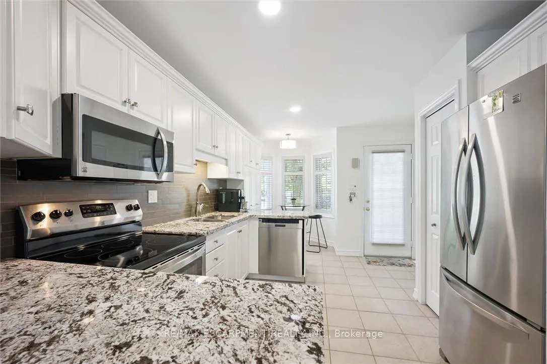 Photo 8 of Unit 5, 3243 New Street, Burlington, Roseland — HOMEH