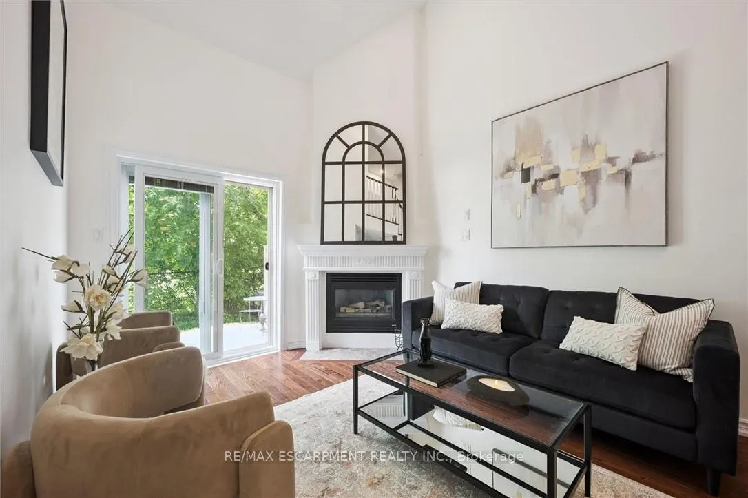 Photo 13 of Unit 5, 3243 New Street, Burlington, Roseland — HOMEH