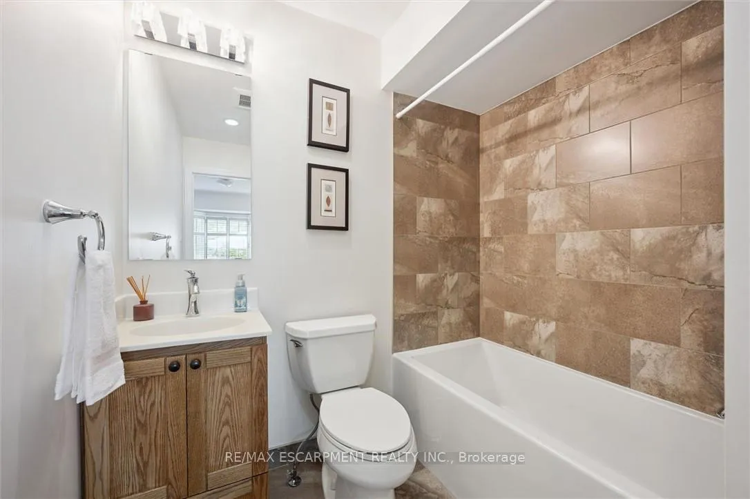 Photo 17 of Unit 5, 3243 New Street, Burlington, Roseland — HOMEH