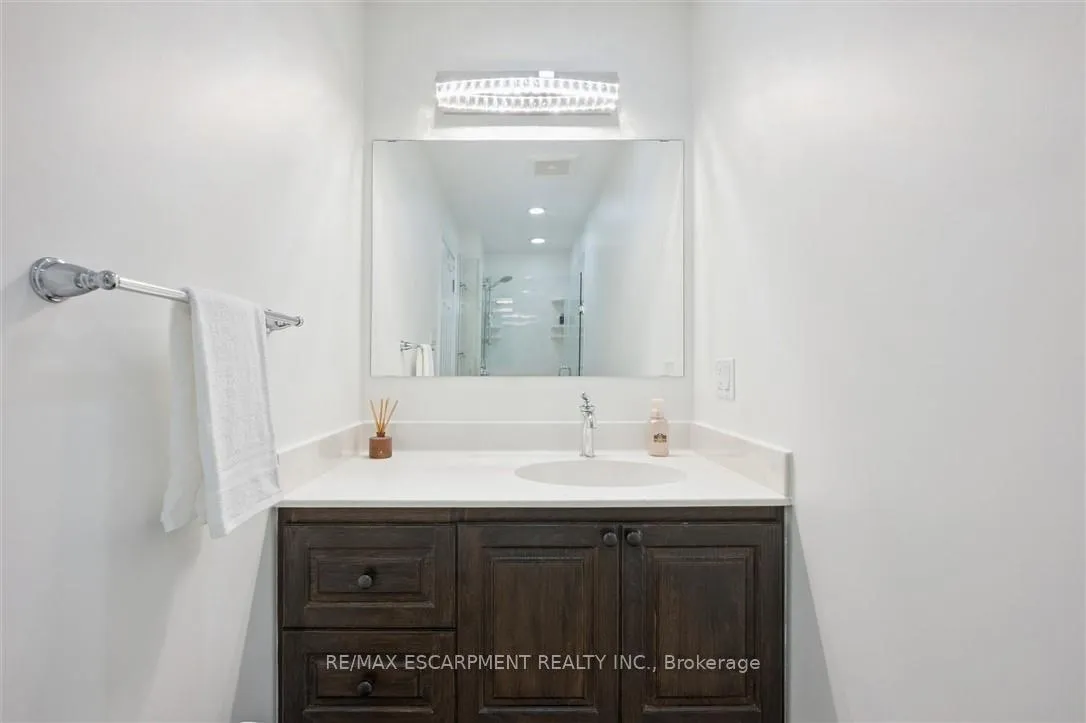 Photo 20 of Unit 5, 3243 New Street, Burlington, Roseland — HOMEH