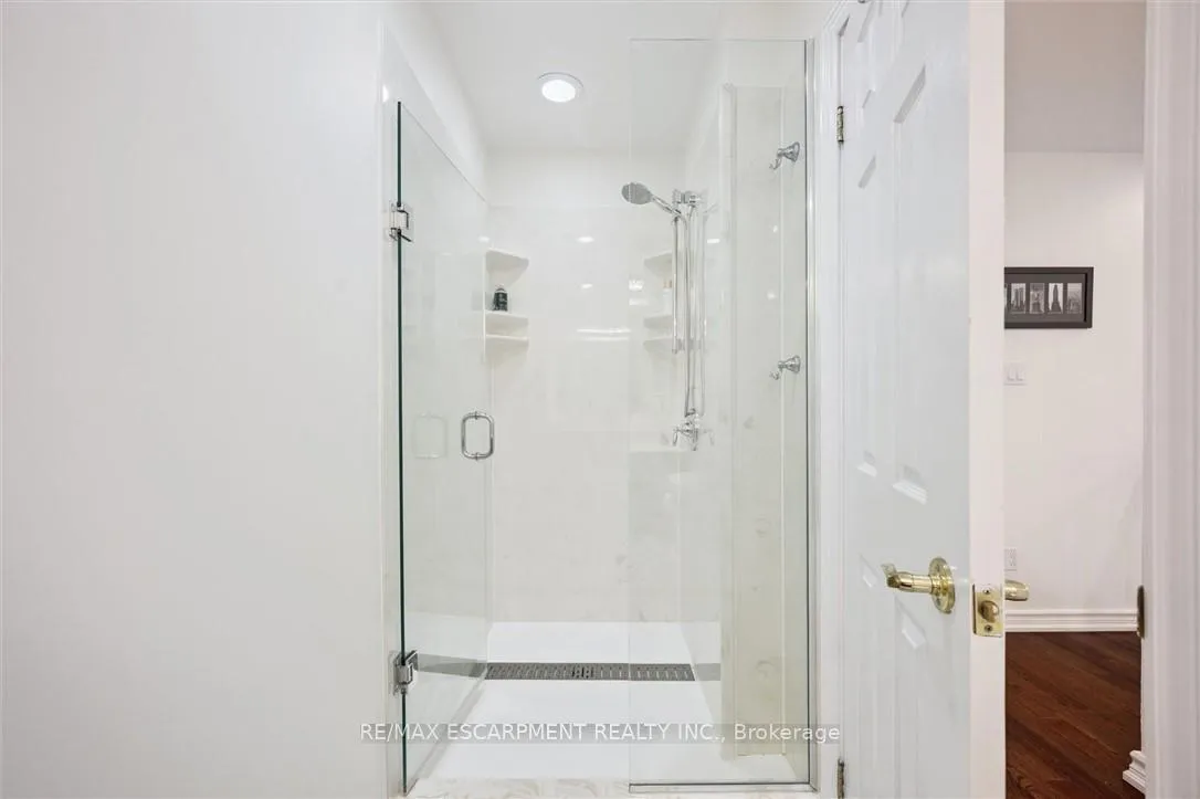 Photo 21 of Unit 5, 3243 New Street, Burlington, Roseland — HOMEH