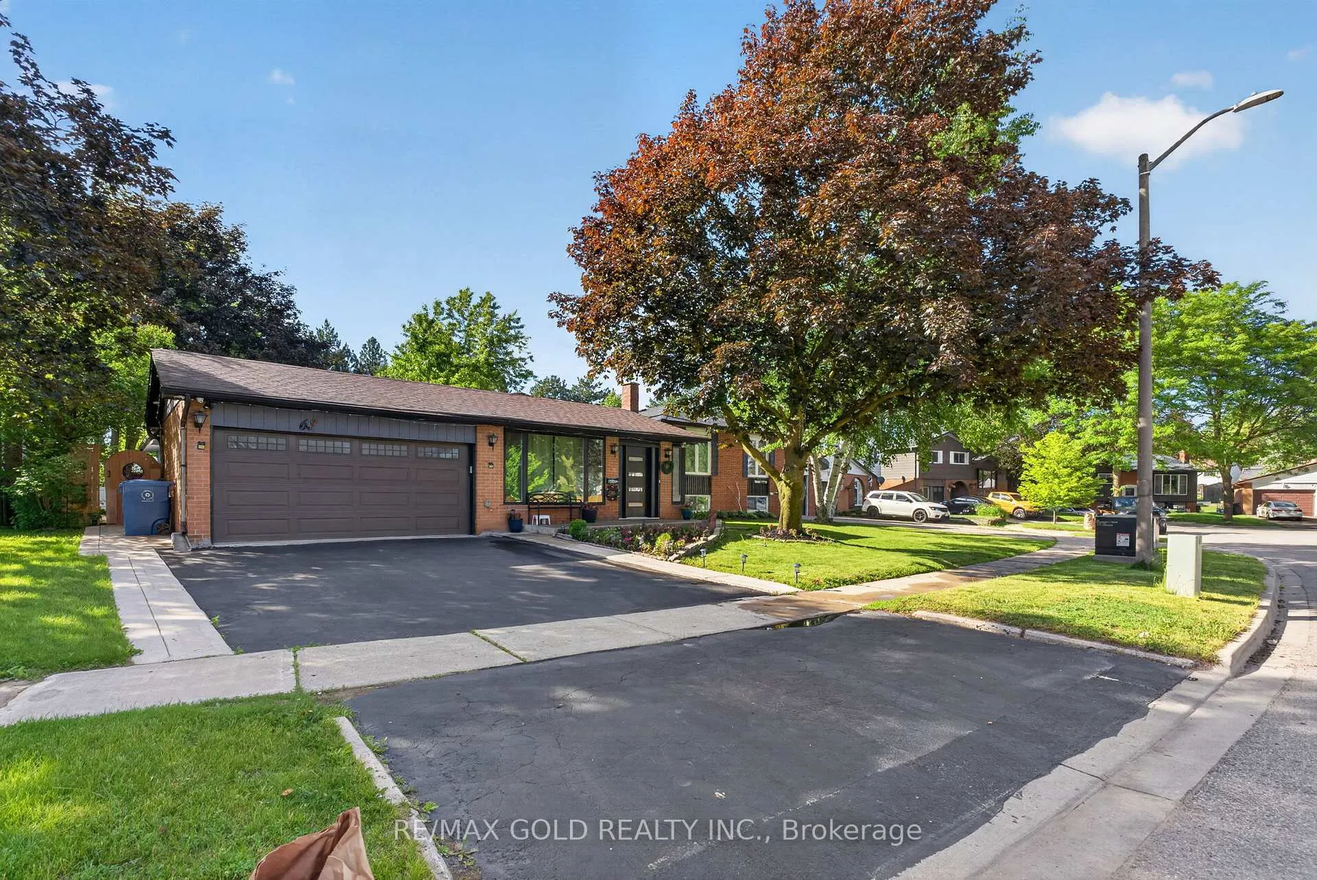 Photo 2 of 63 Morgandale Crescent, Orangeville — HOMEH