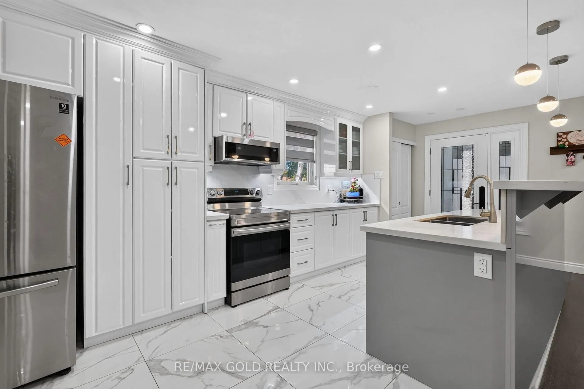Photo 11 of 63 Morgandale Crescent, Orangeville — HOMEH