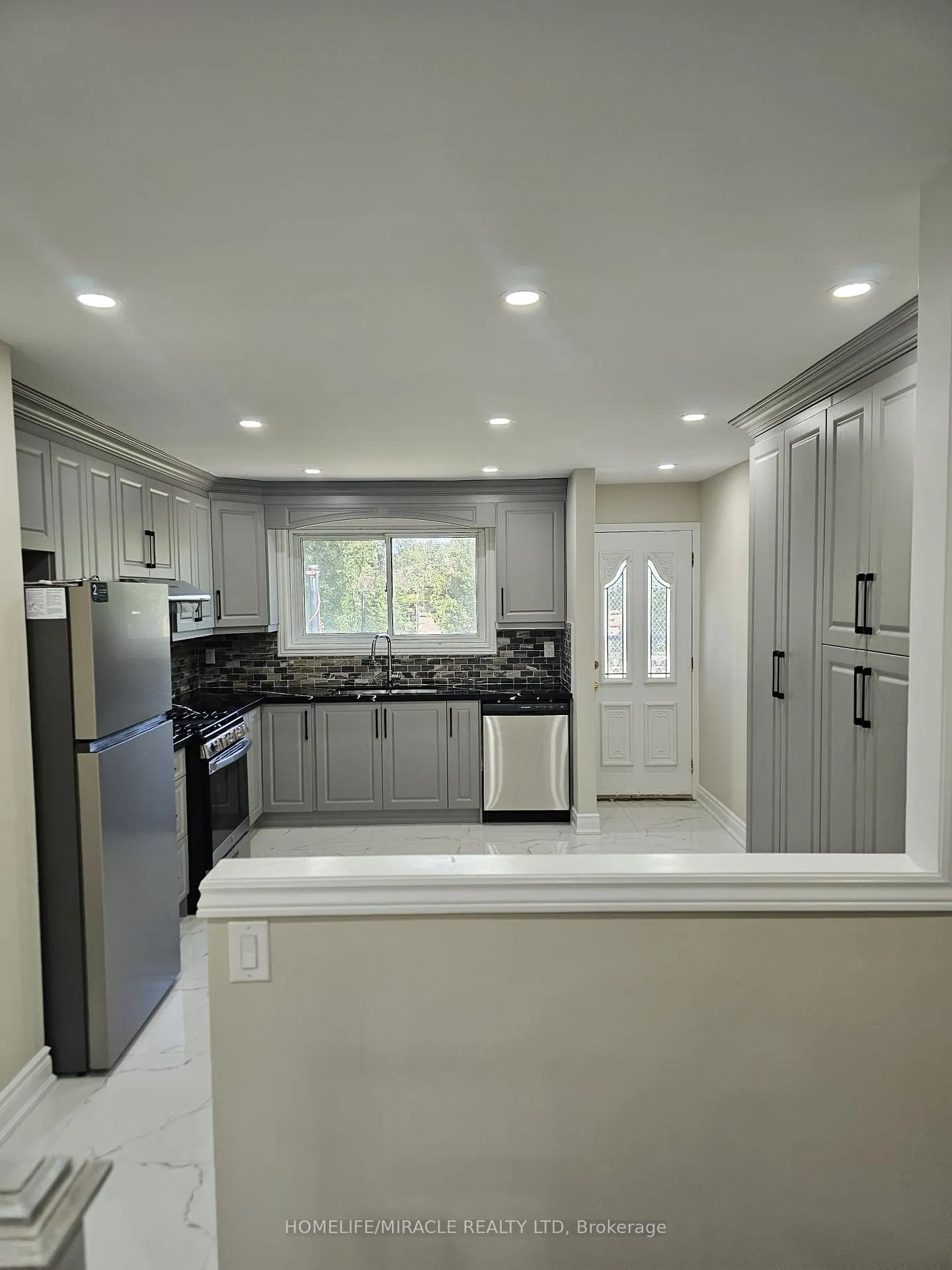 Photo 1 of 61 Deerfield Crescent, Brampton, Southgate — HOMEH