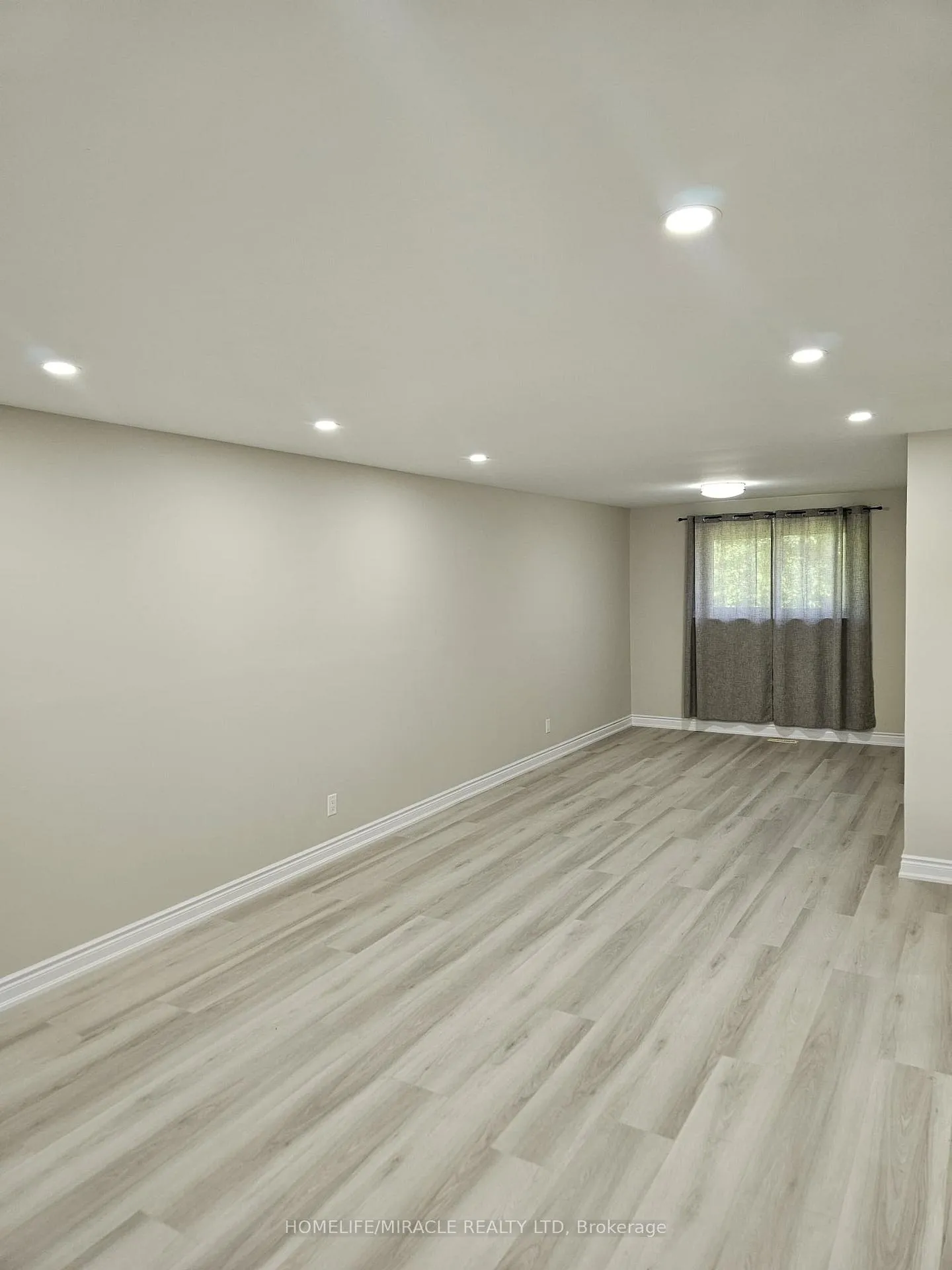 Photo 4 of 61 Deerfield Crescent, Brampton, Southgate — HOMEH