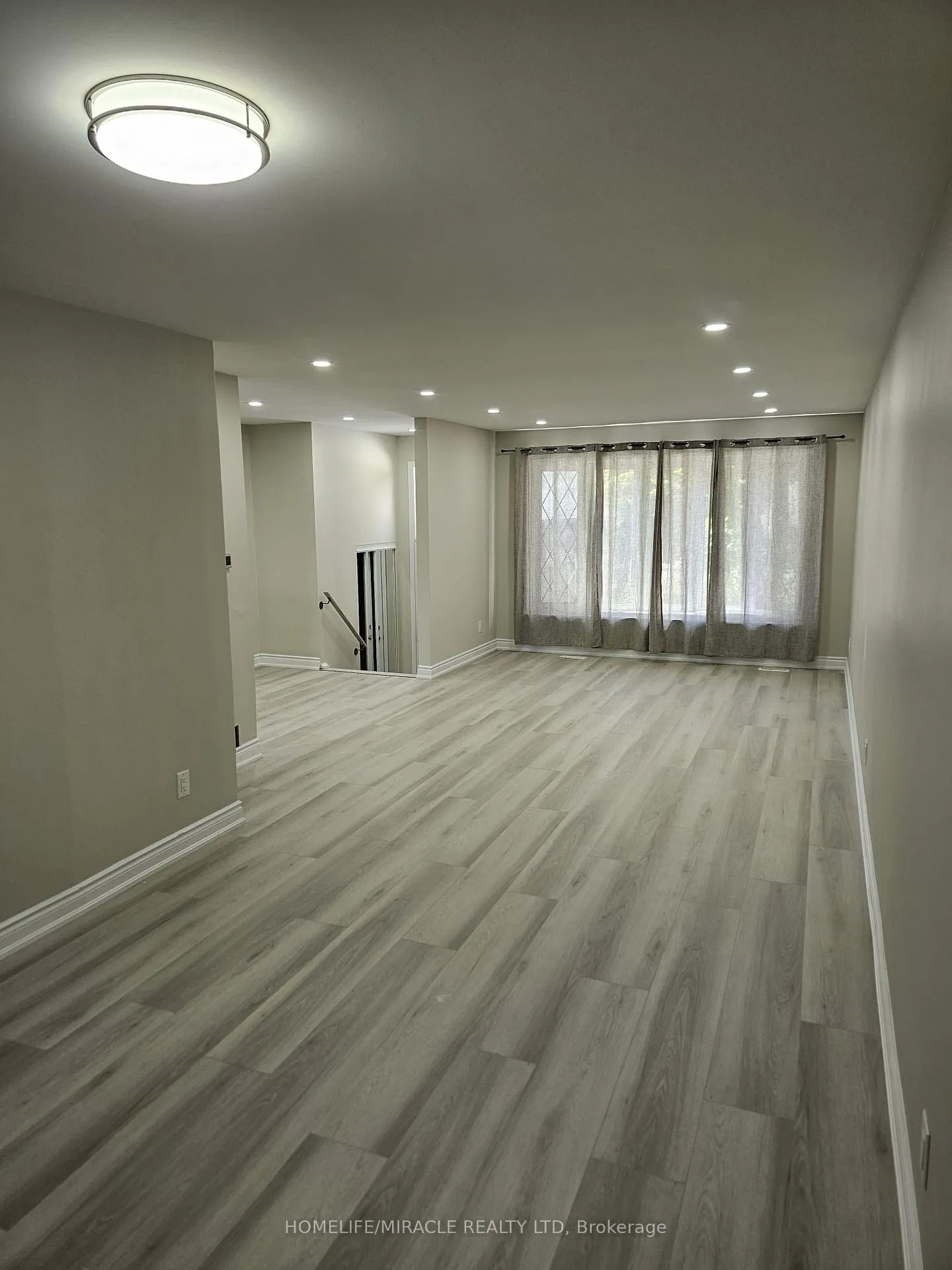 Photo 5 of 61 Deerfield Crescent, Brampton, Southgate — HOMEH