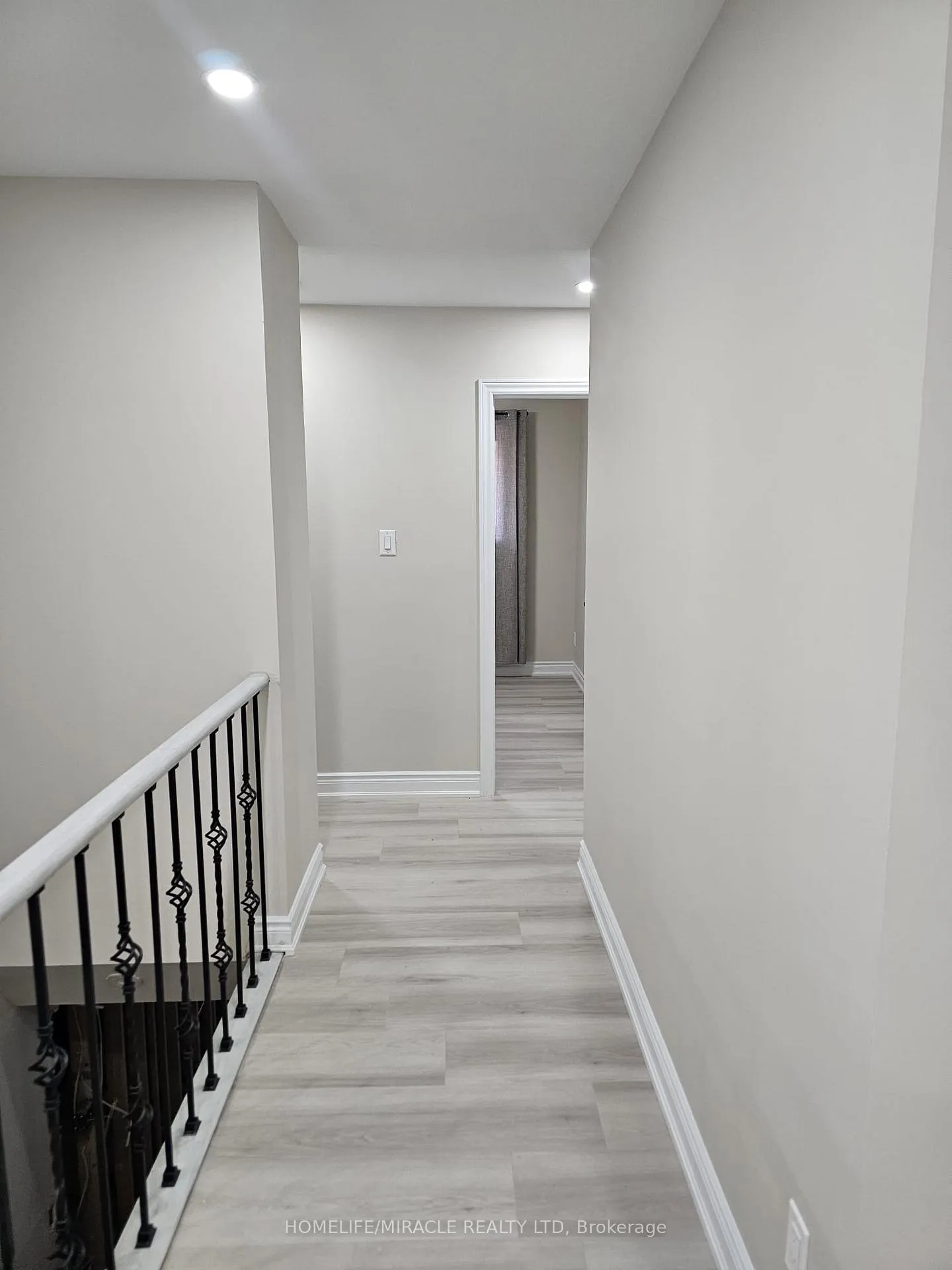 Photo 7 of 61 Deerfield Crescent, Brampton, Southgate — HOMEH