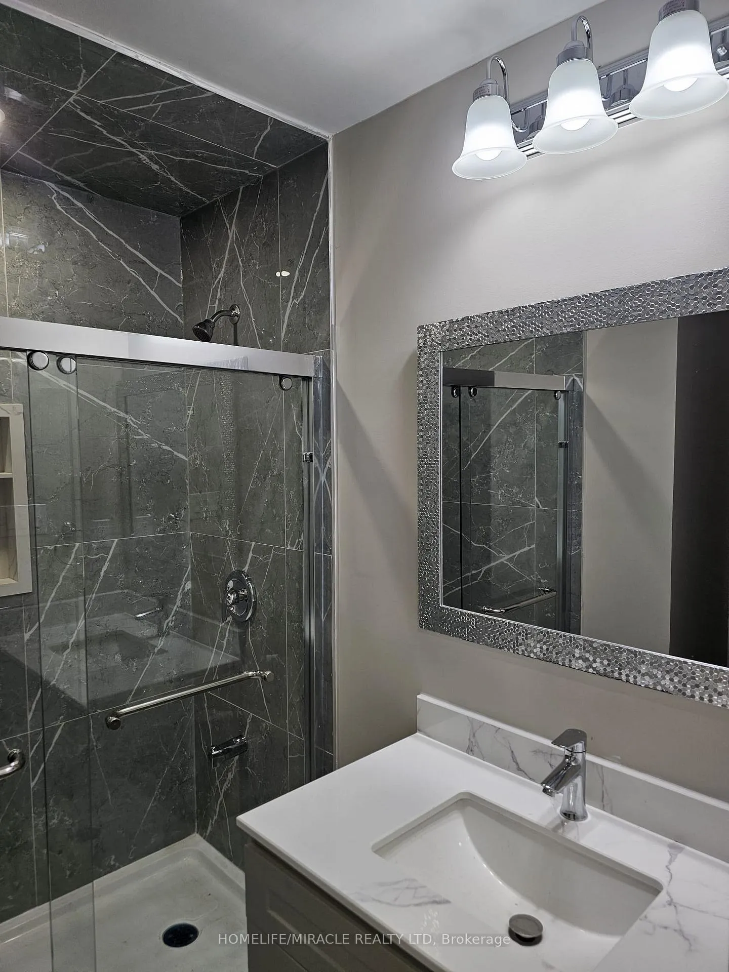 Photo 13 of 61 Deerfield Crescent, Brampton, Southgate — HOMEH