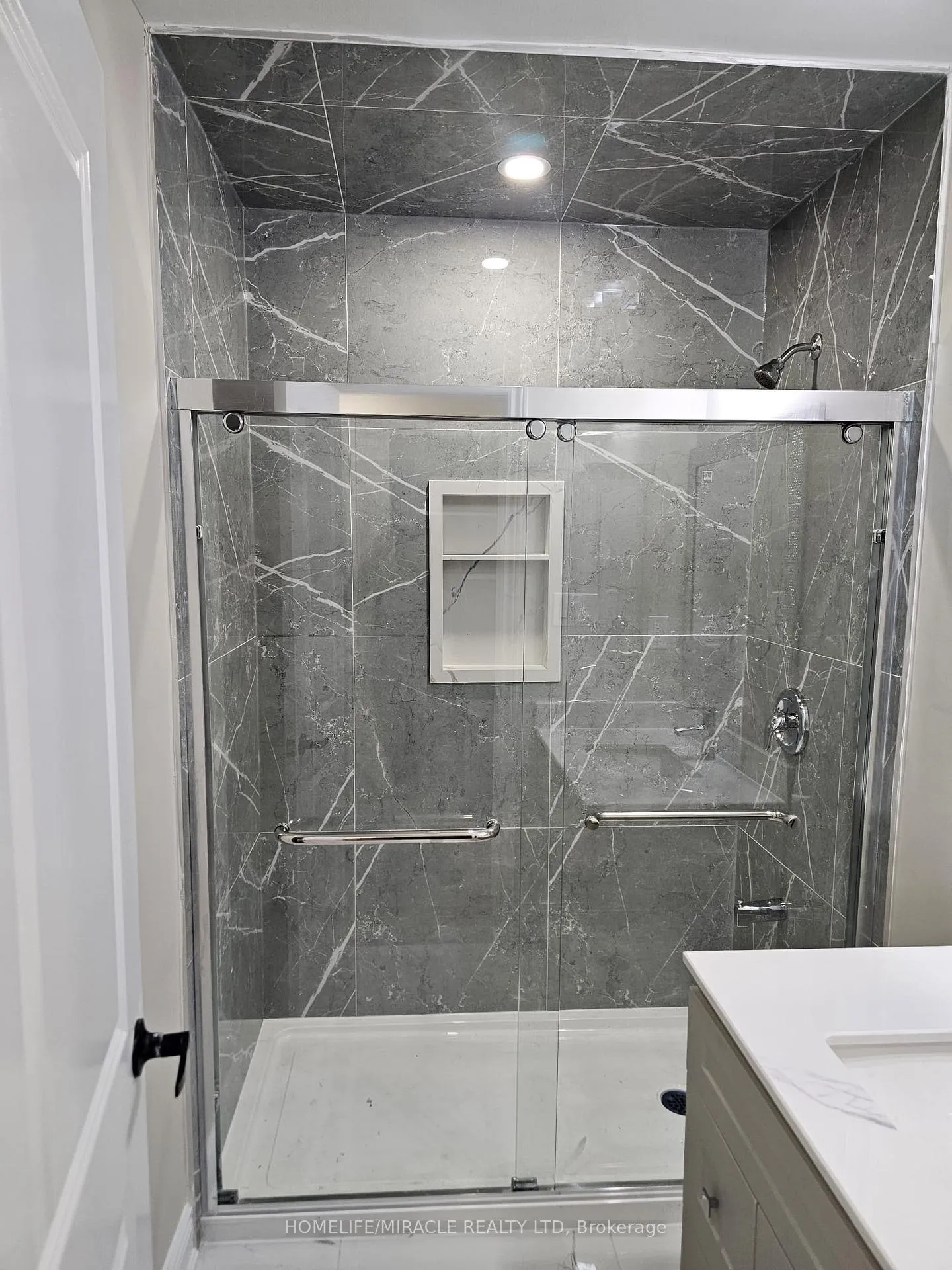 Photo 14 of 61 Deerfield Crescent, Brampton, Southgate — HOMEH