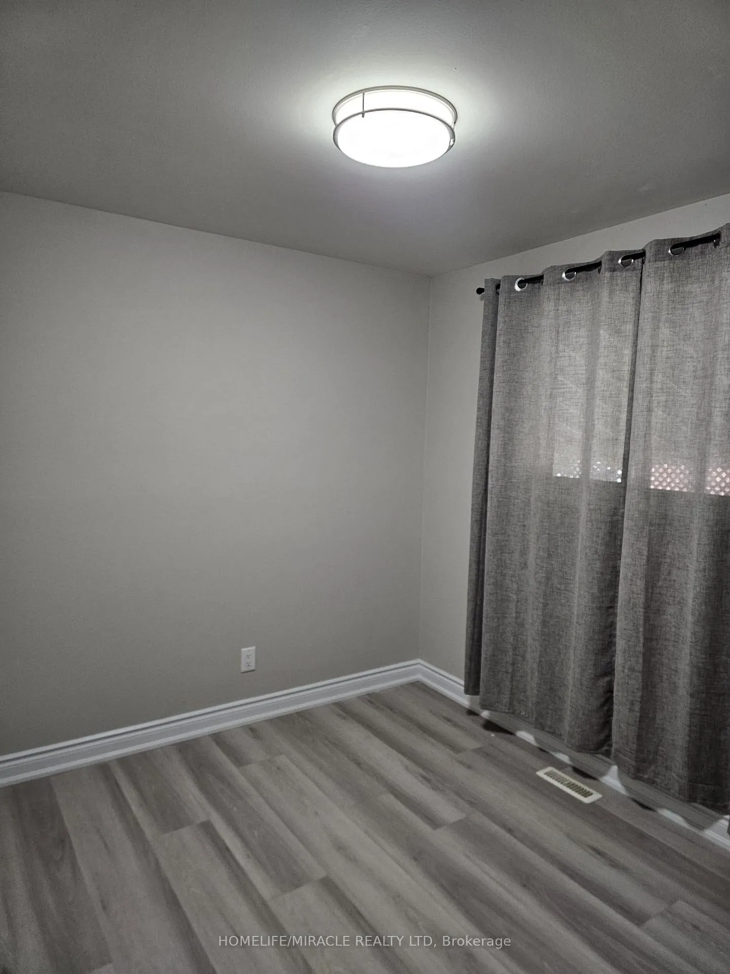 Photo 15 of 61 Deerfield Crescent, Brampton, Southgate — HOMEH