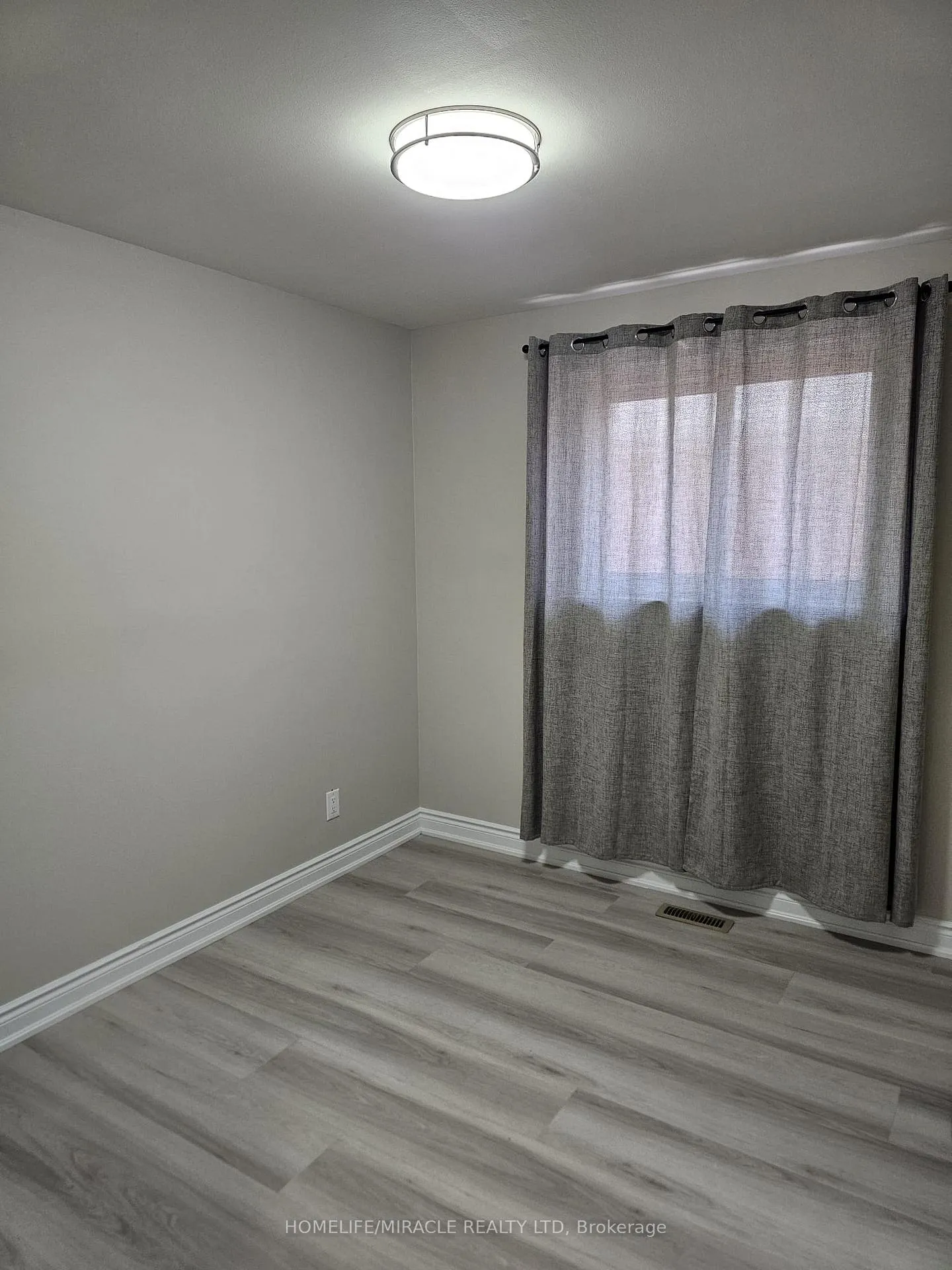 Photo 16 of 61 Deerfield Crescent, Brampton, Southgate — HOMEH