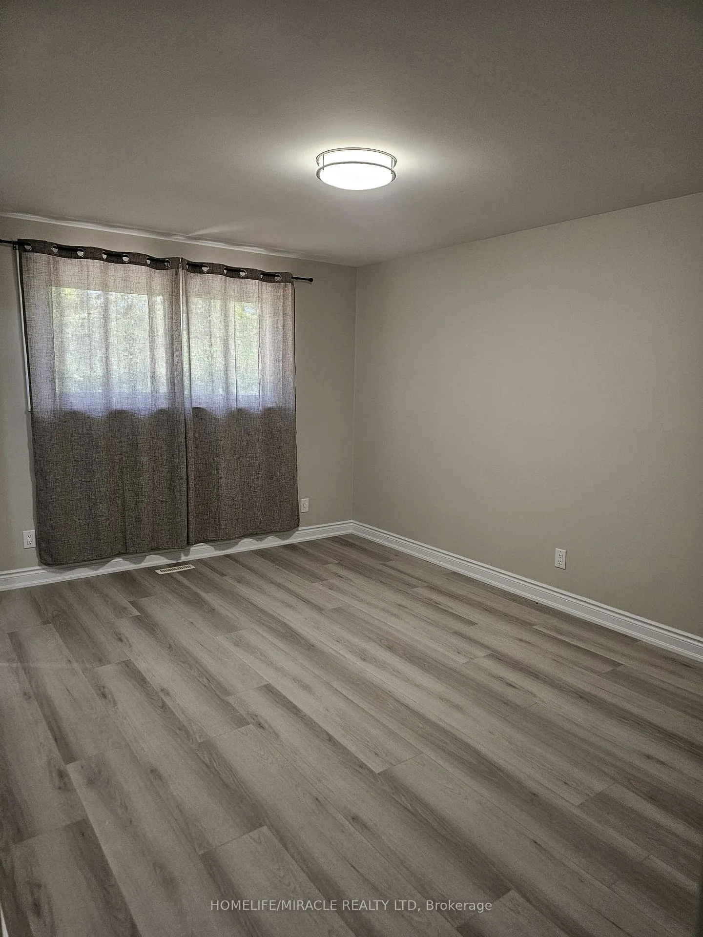 Photo 19 of 61 Deerfield Crescent, Brampton, Southgate — HOMEH
