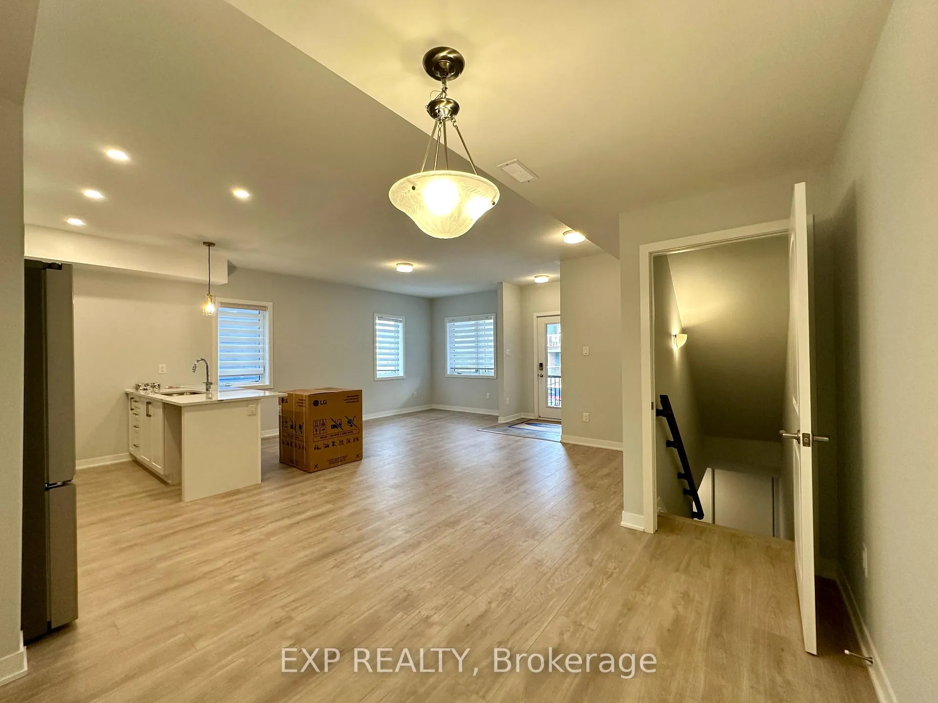 Photo 3 of 422 Lillian Freiman Private, Ottawa, Barrhaven - Half Moon Bay — HOMEH