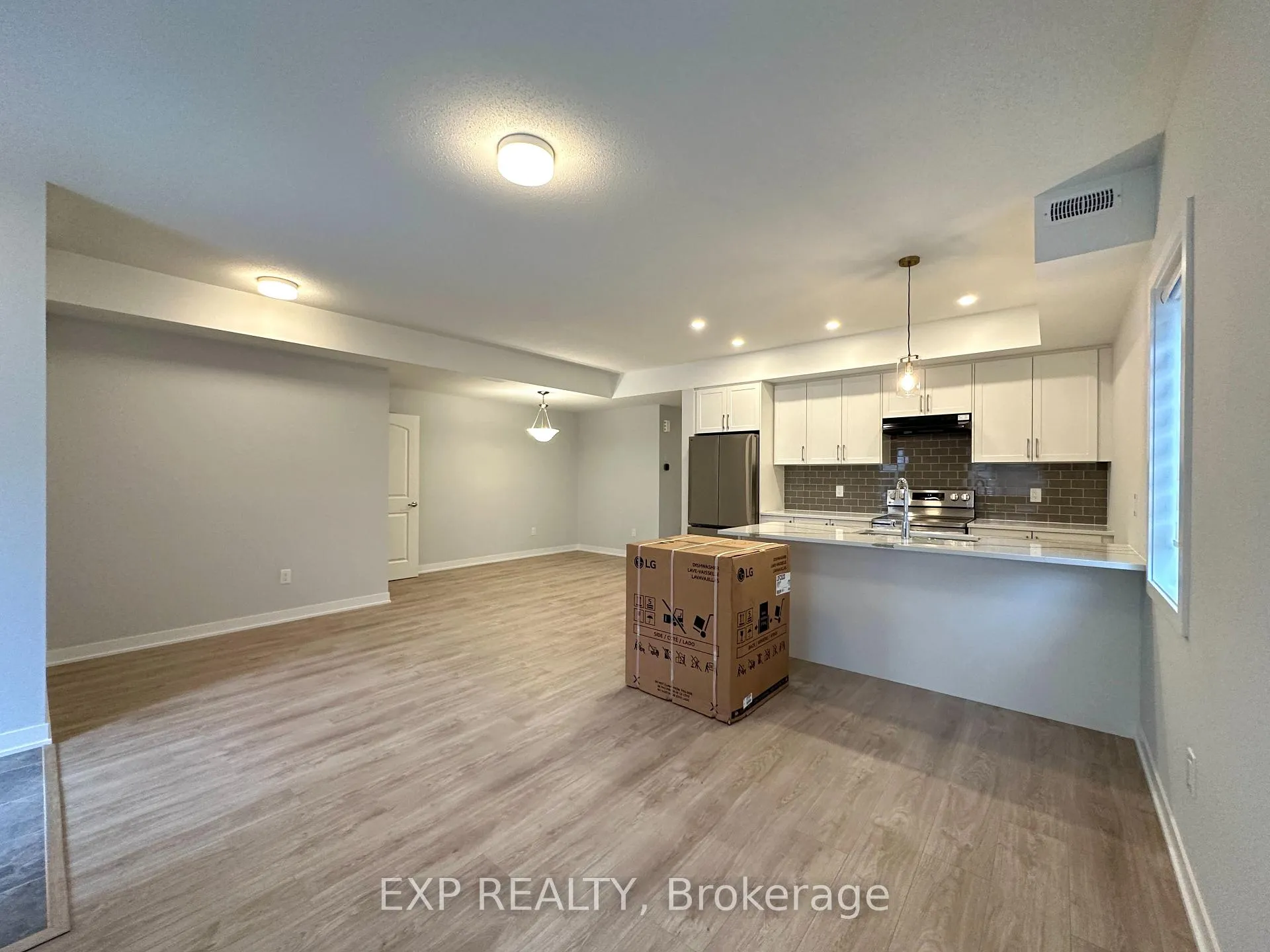 Photo 4 of 422 Lillian Freiman Private, Ottawa, Barrhaven - Half Moon Bay — HOMEH