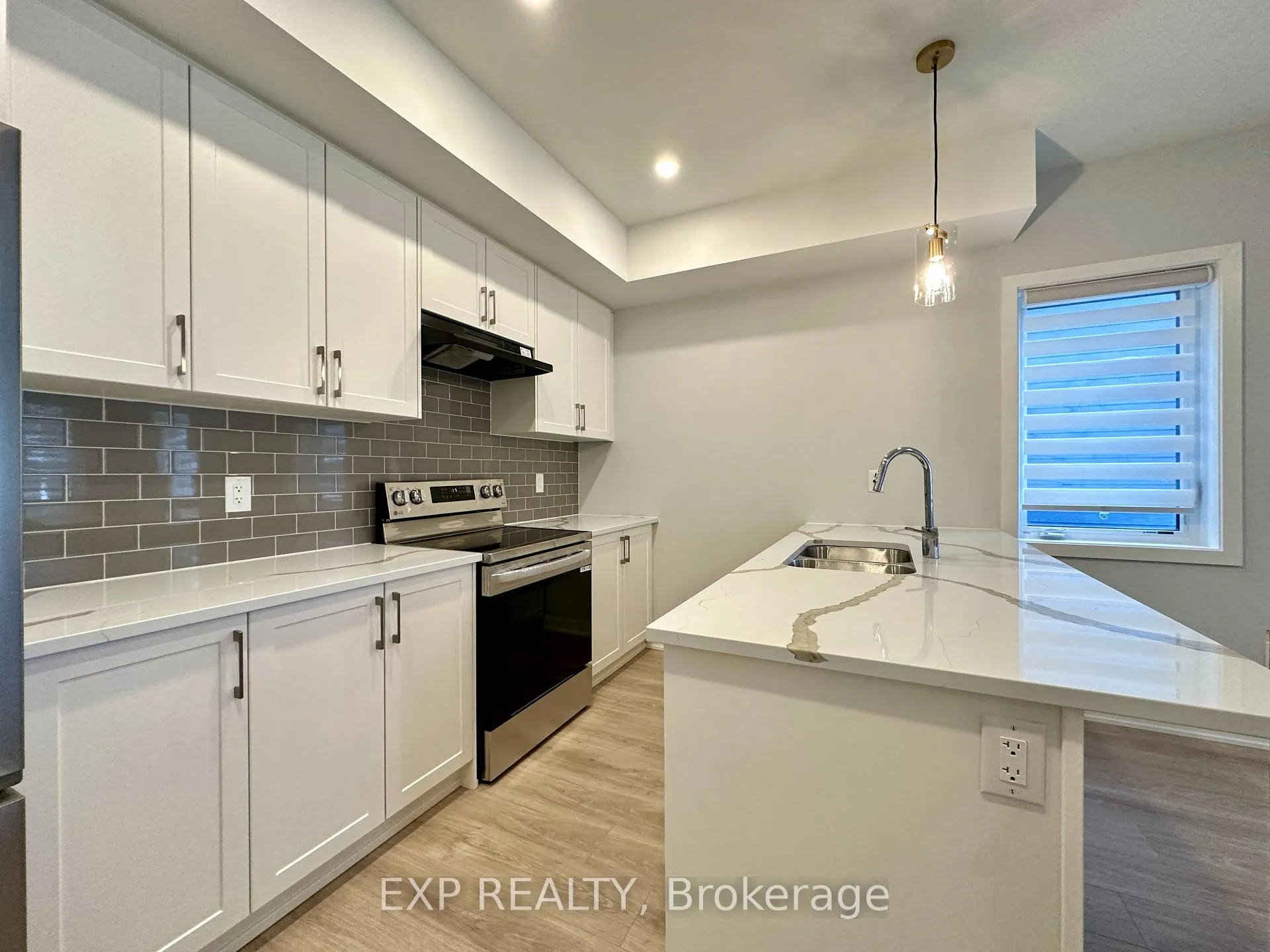 Photo 5 of 422 Lillian Freiman Private, Ottawa, Barrhaven - Half Moon Bay — HOMEH