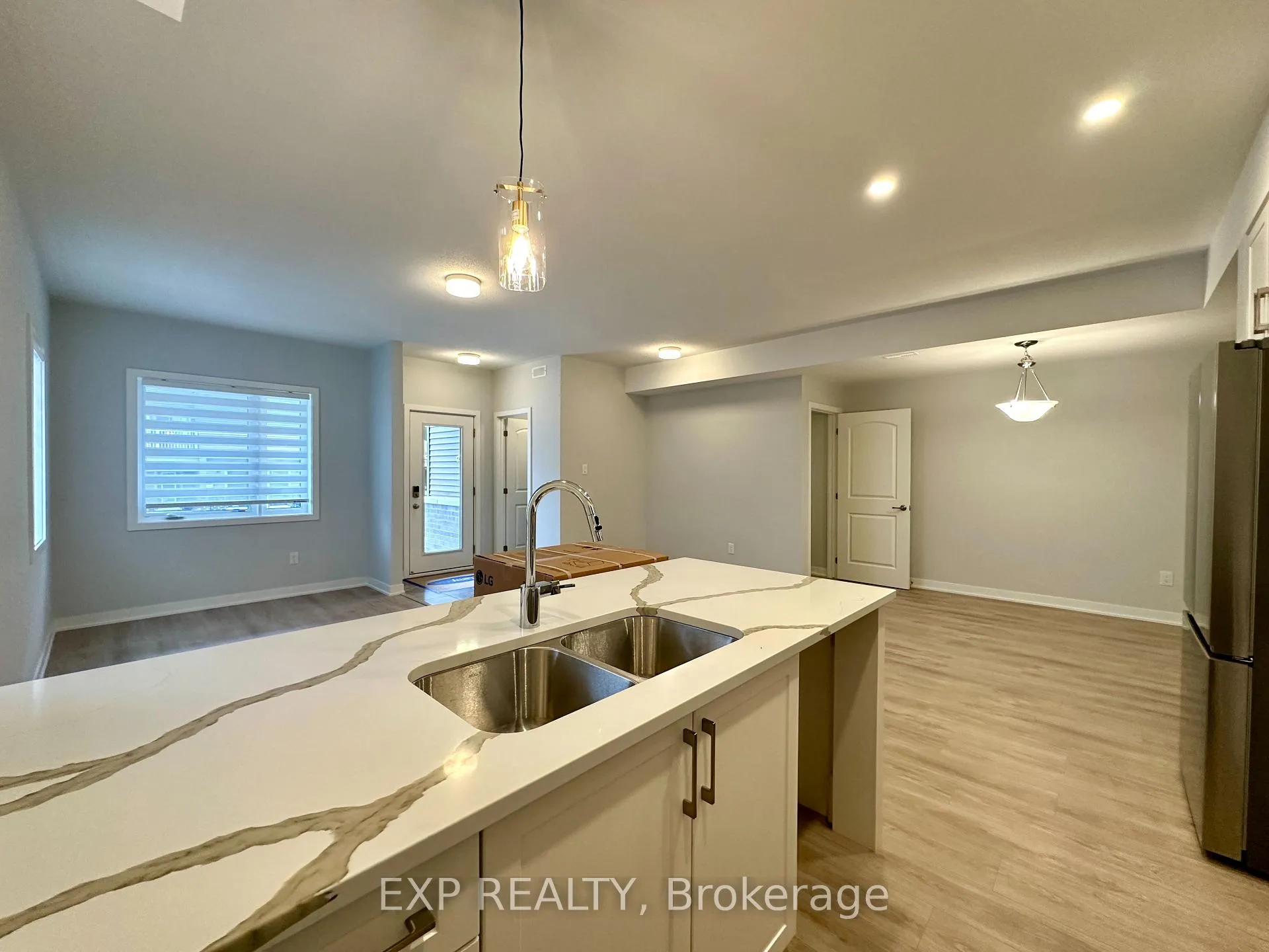 Photo 7 of 422 Lillian Freiman Private, Ottawa, Barrhaven - Half Moon Bay — HOMEH