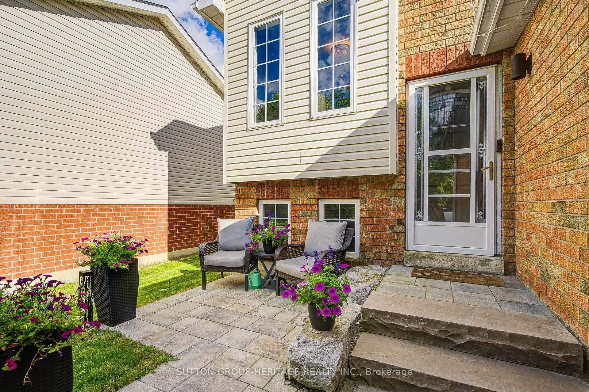 Photo 5 of 19 Hooper Square, Clarington, Bowmanville — HOMEH