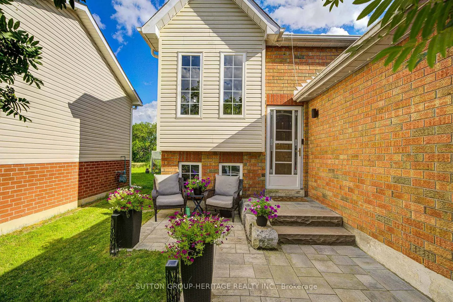 Photo 6 of 19 Hooper Square, Clarington, Bowmanville — HOMEH