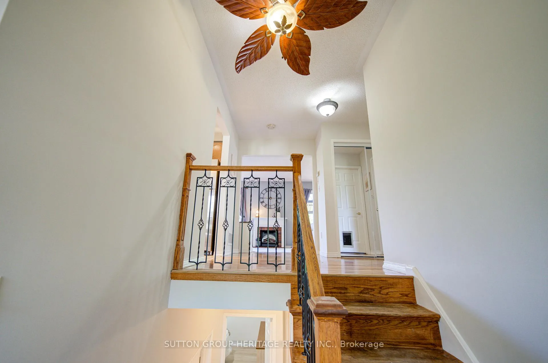 Photo 8 of 19 Hooper Square, Clarington, Bowmanville — HOMEH