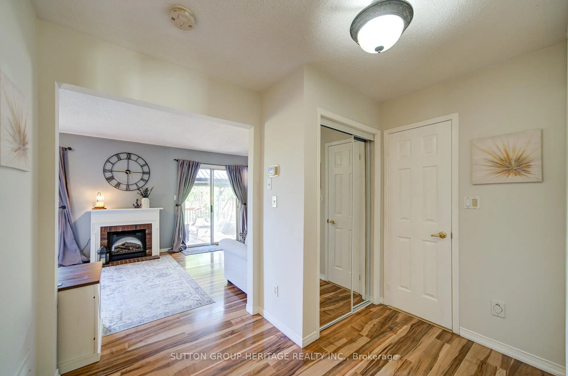Photo 10 of 19 Hooper Square, Clarington, Bowmanville — HOMEH