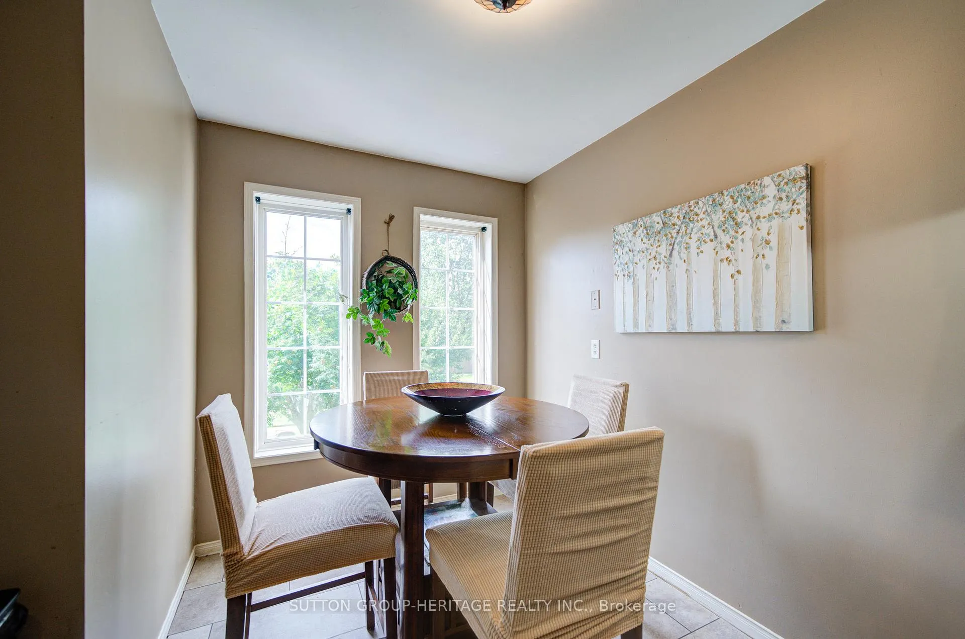 Photo 13 of 19 Hooper Square, Clarington, Bowmanville — HOMEH
