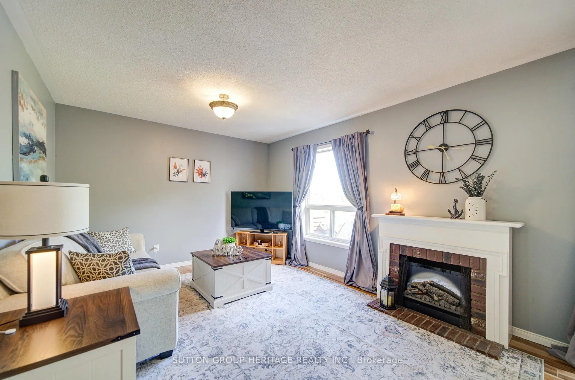 Photo 16 of 19 Hooper Square, Clarington, Bowmanville — HOMEH