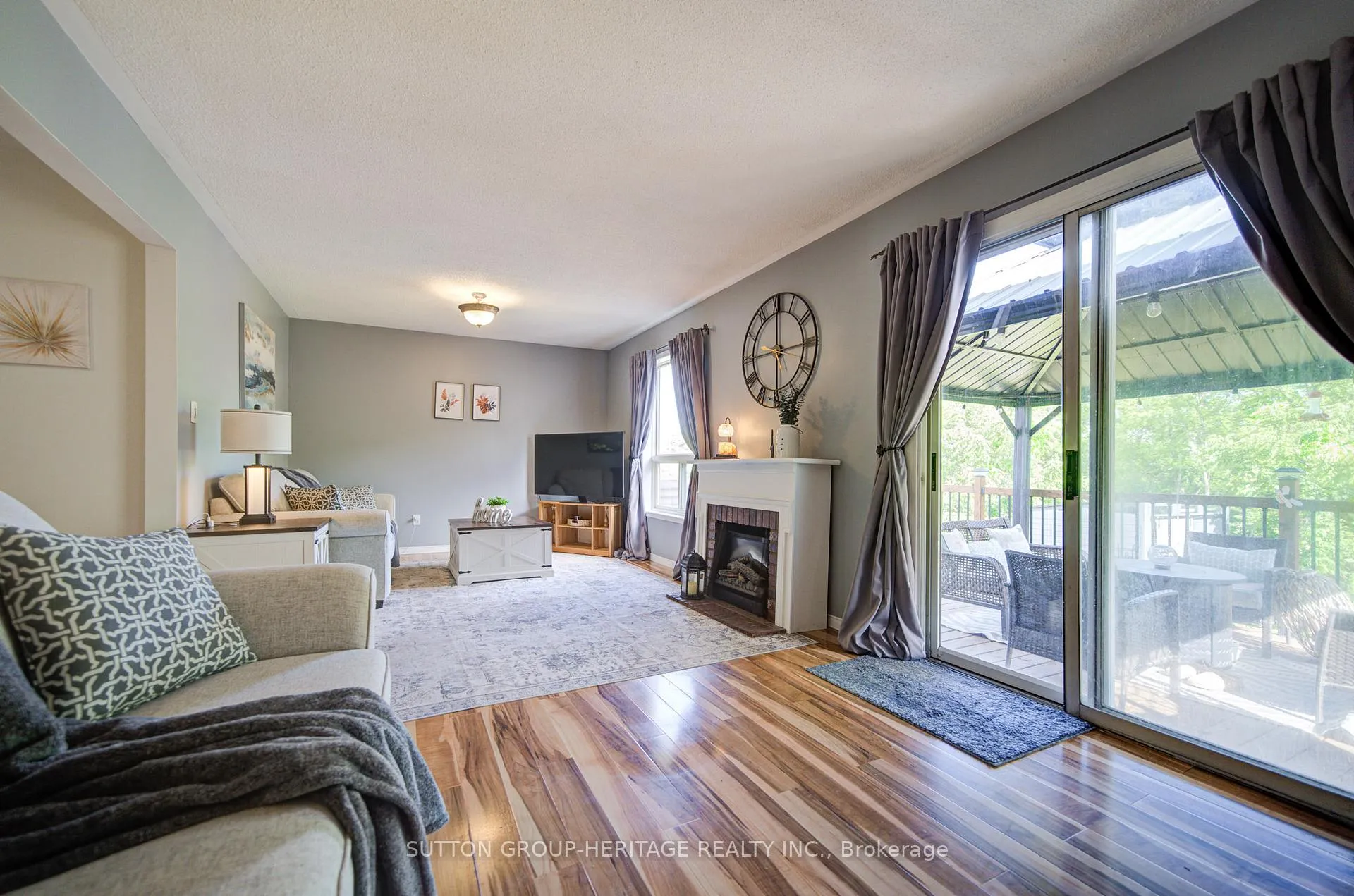 Photo 24 of 19 Hooper Square, Clarington, Bowmanville — HOMEH