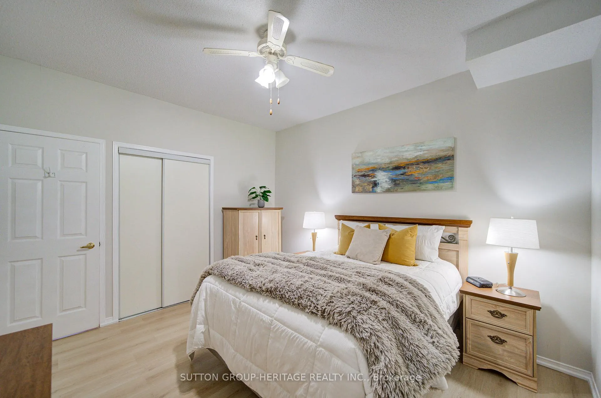 Photo 34 of 19 Hooper Square, Clarington, Bowmanville — HOMEH