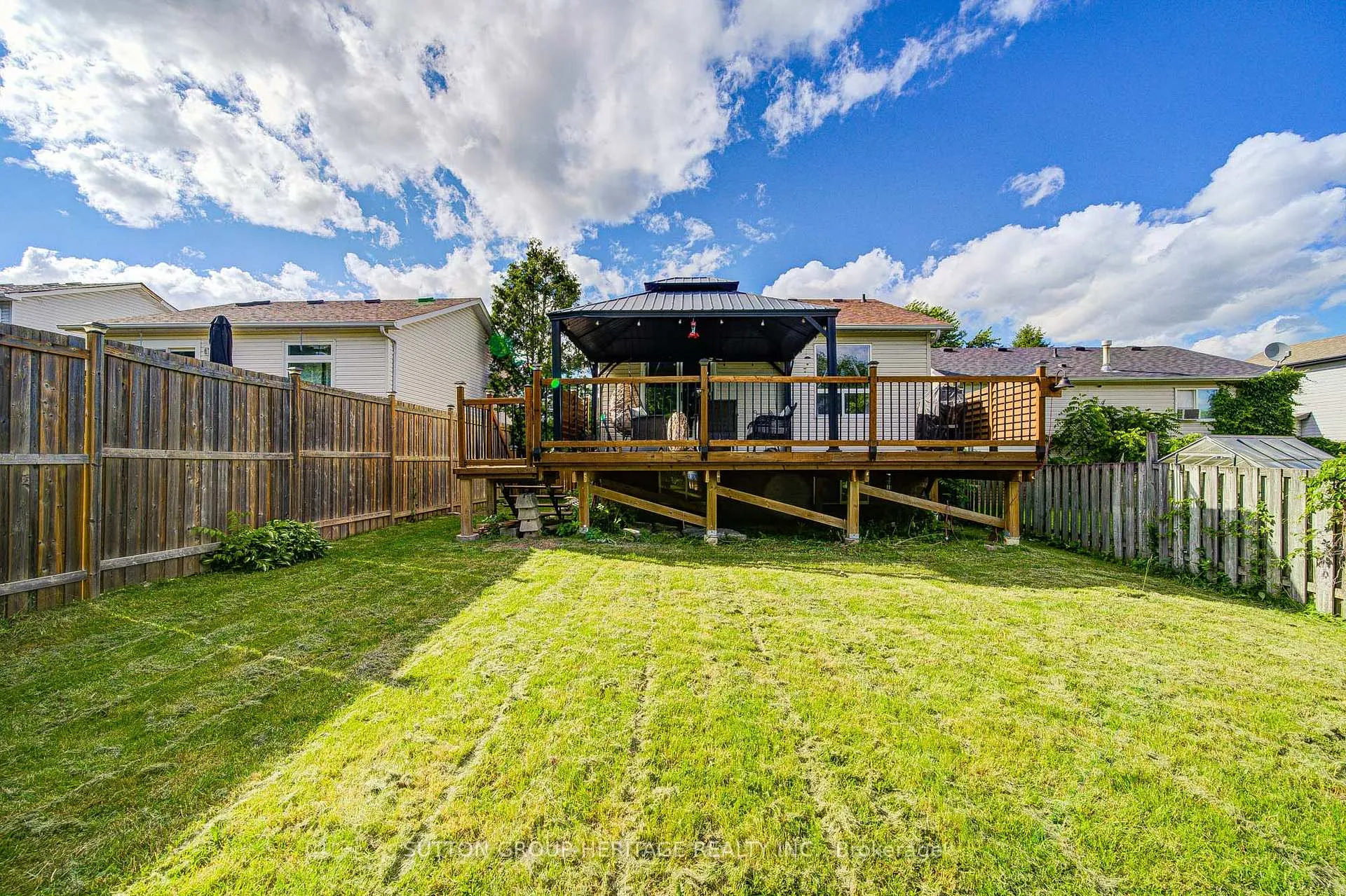 Photo 39 of 19 Hooper Square, Clarington, Bowmanville — HOMEH