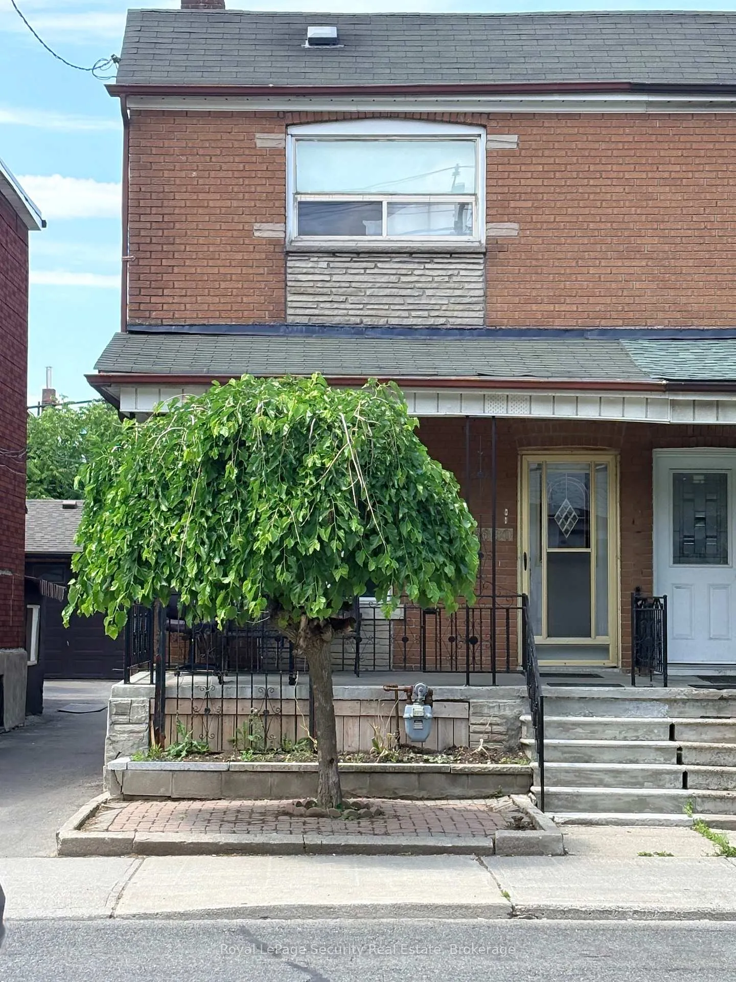 Front of Unit Main Floor, 1080 Dufferin Street