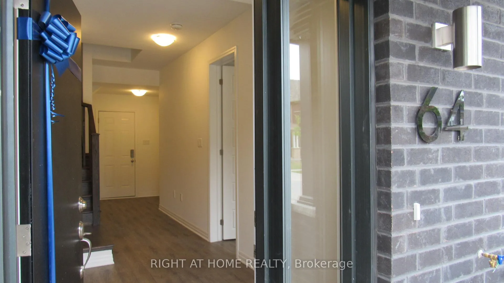 Photo 6 of 64 Kaitting Trail, Oakville, Glenorchy — HOMEH